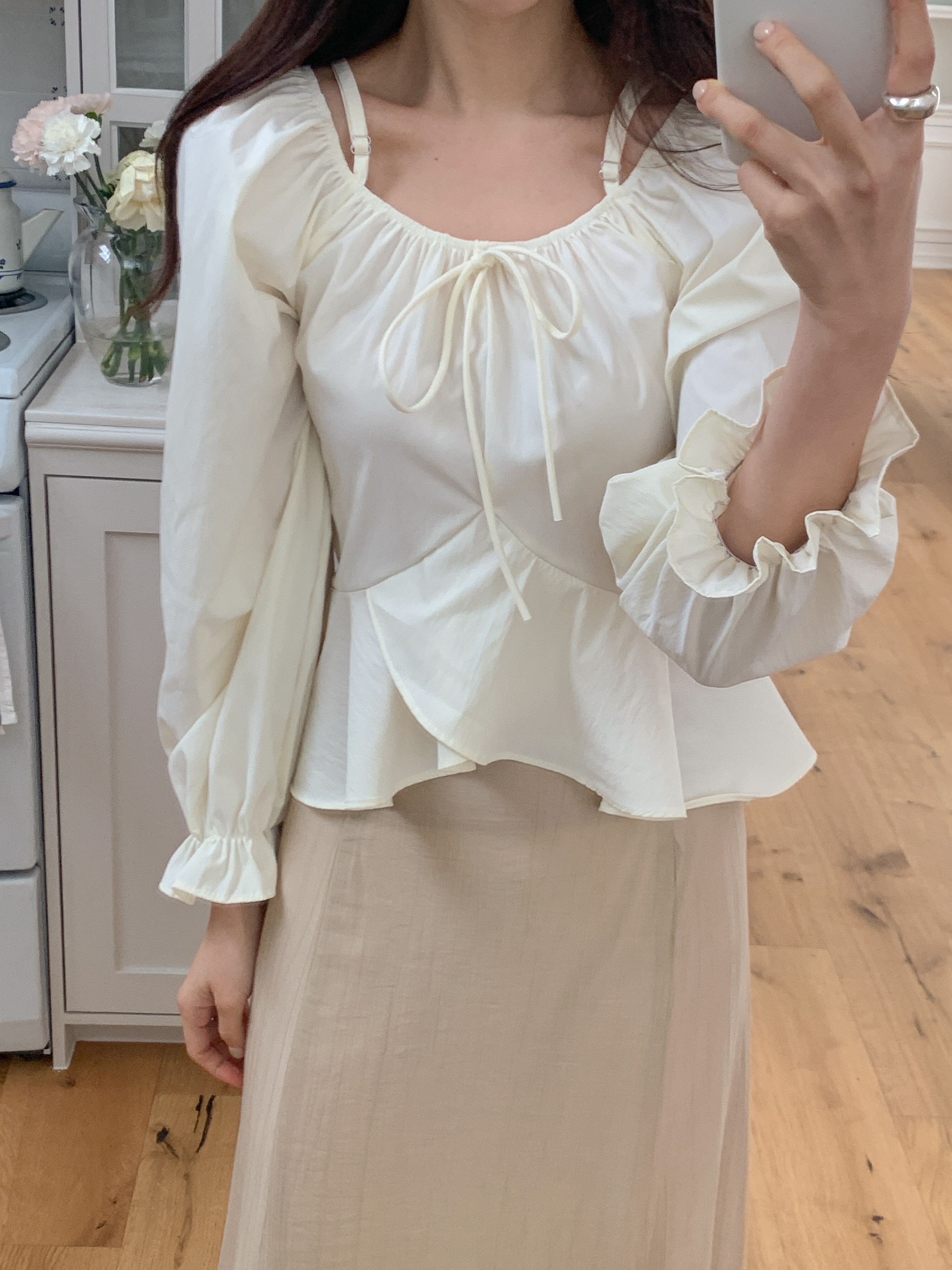 オフショルダーシャーリングドローストリングフリルパフスリーブ長袖フレアセミクロップド無地ブラウス | 詳細画像5