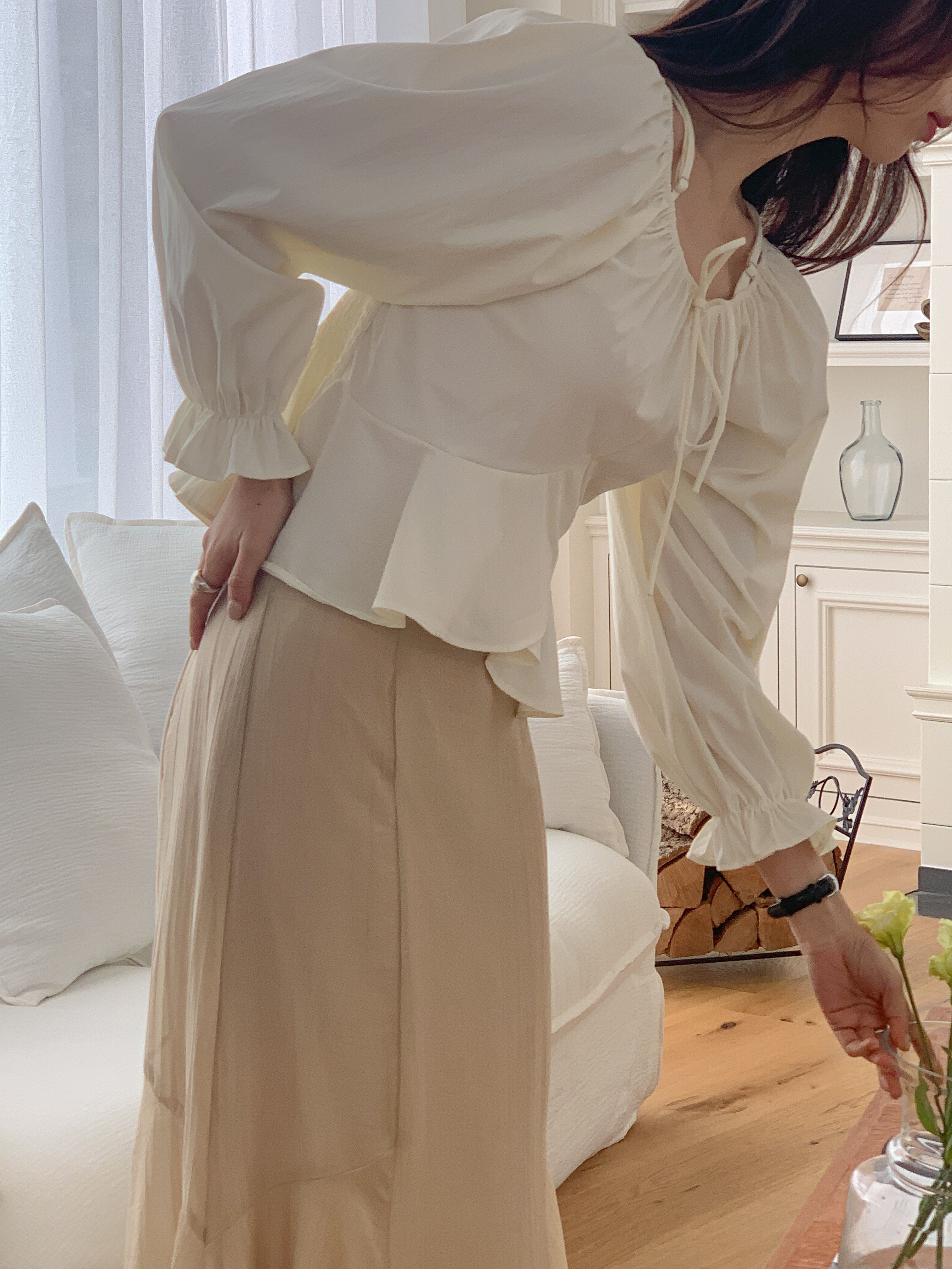 オフショルダーシャーリングドローストリングフリルパフスリーブ長袖フレアセミクロップド無地ブラウス | 詳細画像7