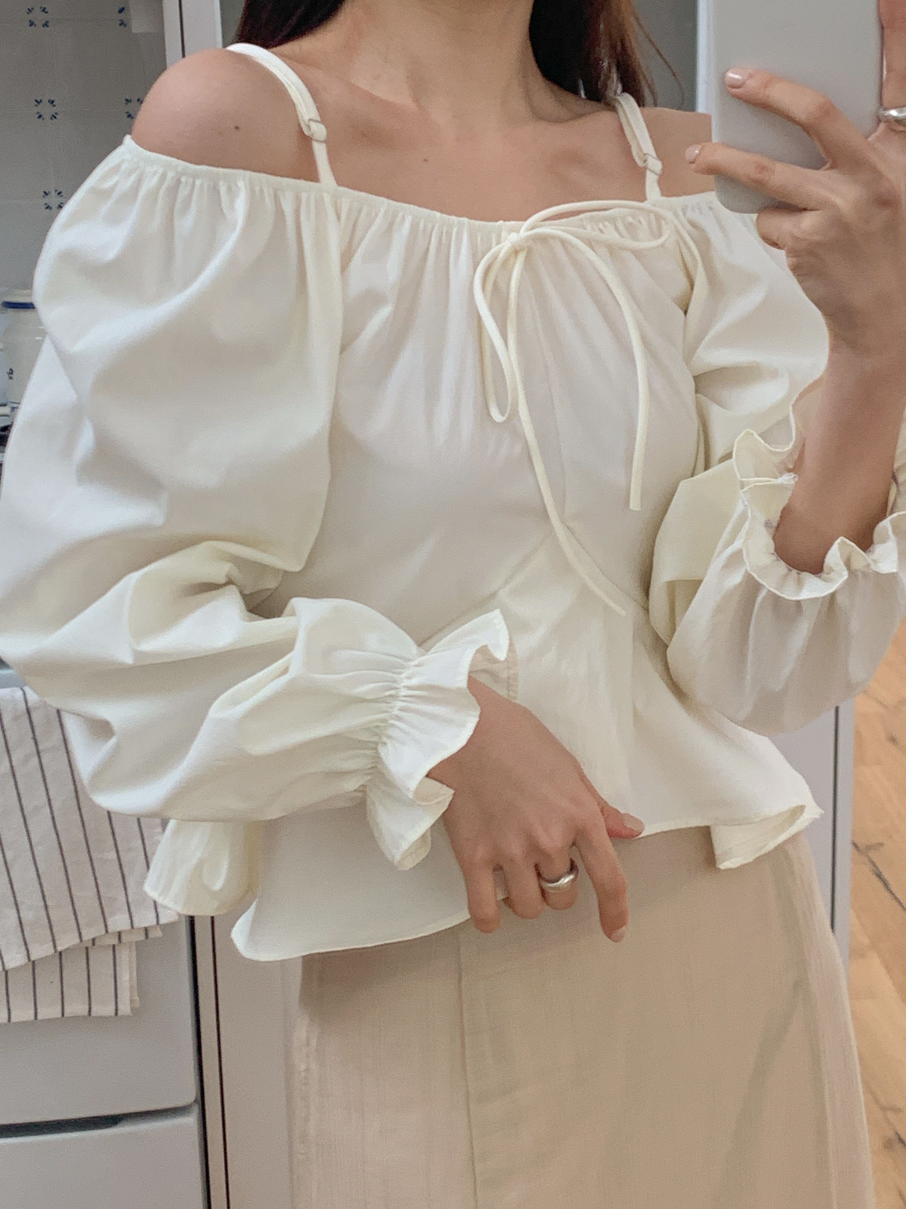 オフショルダーシャーリングドローストリングフリルパフスリーブ長袖フレアセミクロップド無地ブラウス | 詳細画像20