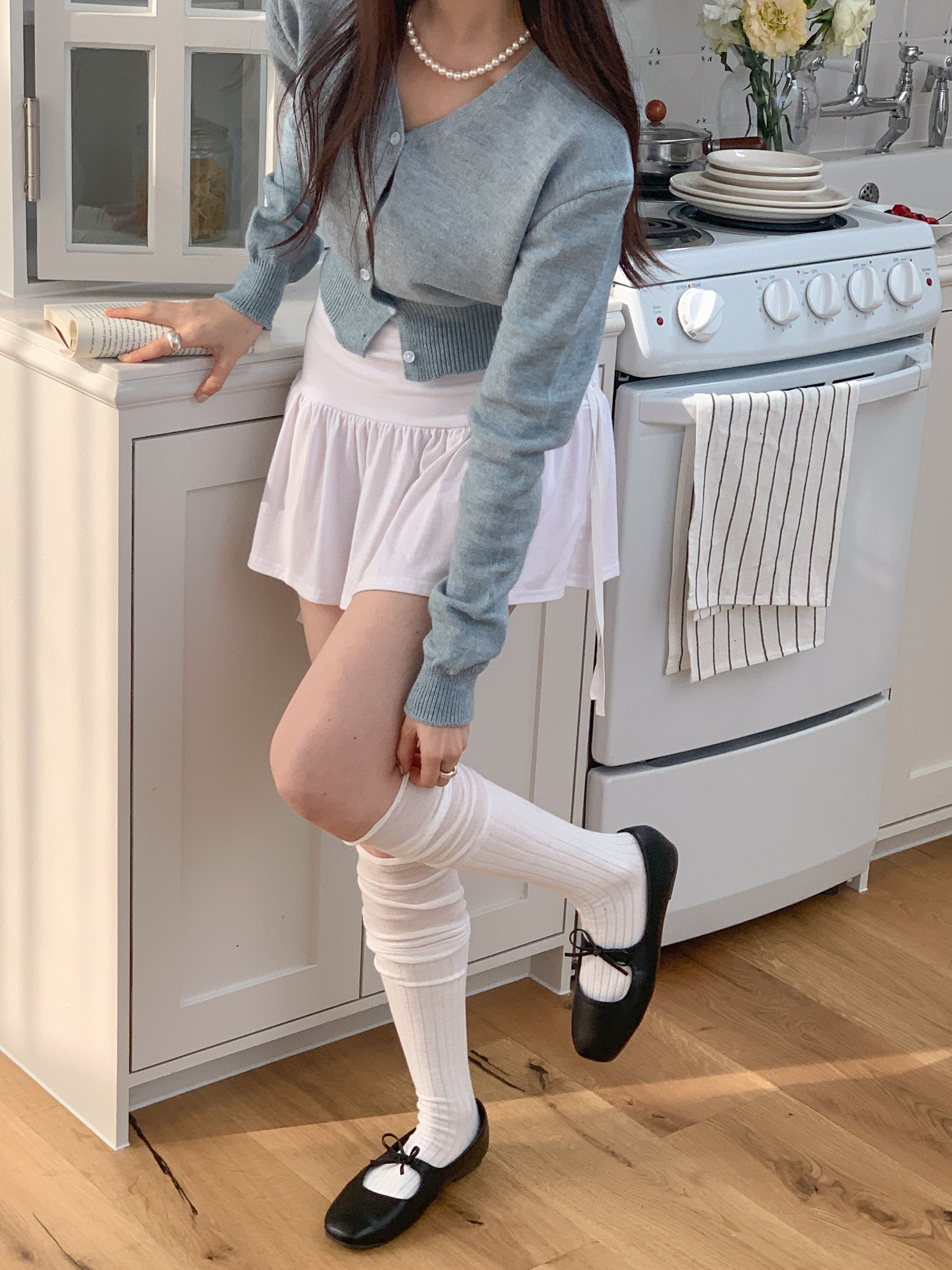 ボタンVネックルーズ長袖セミクロップド無地カーディガン | 詳細画像2