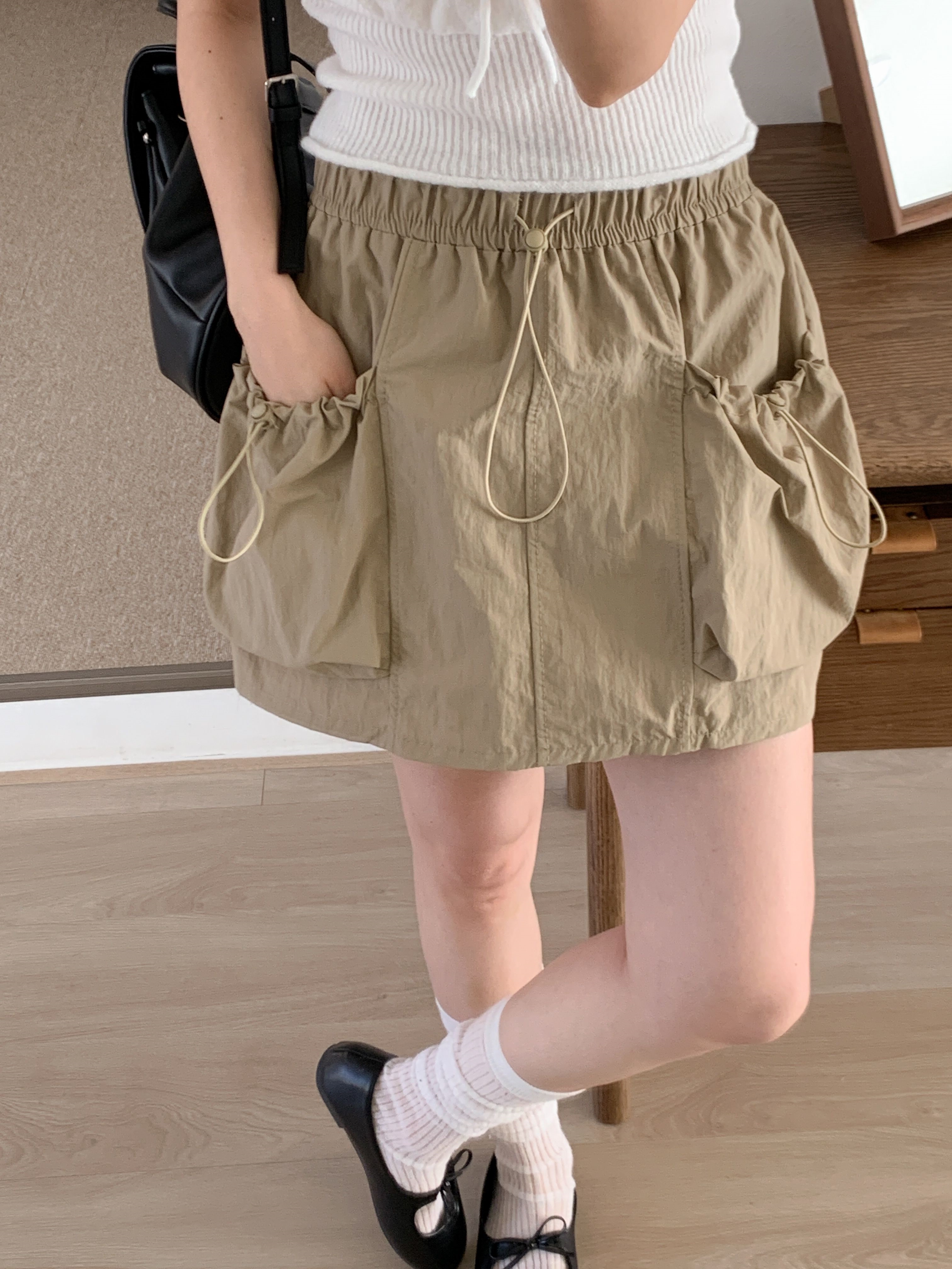 シャーリングラインウエストゴムドローコードアウトポケットミニ無地スカート | 詳細画像2