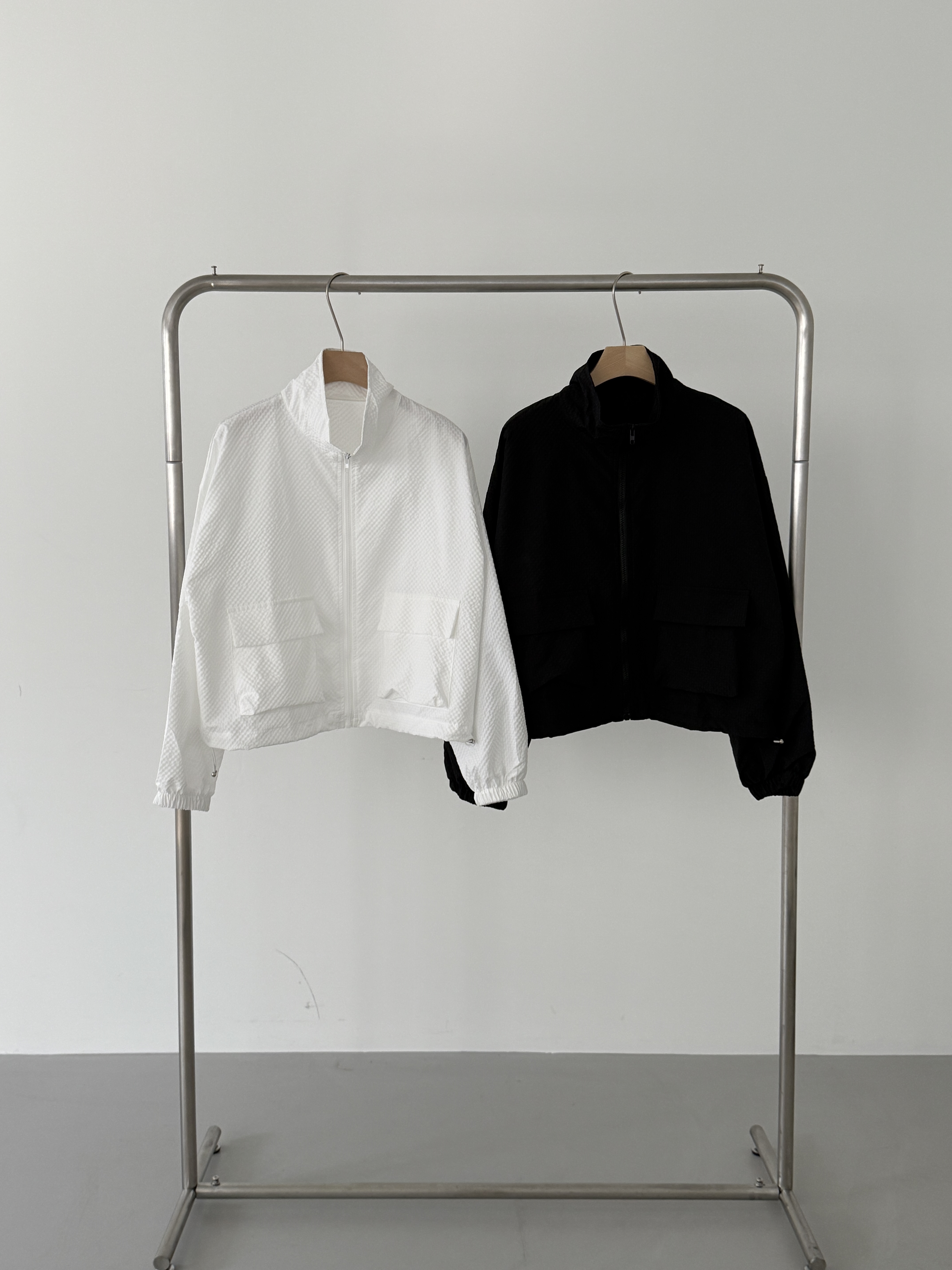 ナイロンジップアップクロップドルーズ長袖フラップポケットエンボスジャンパー | 詳細画像21