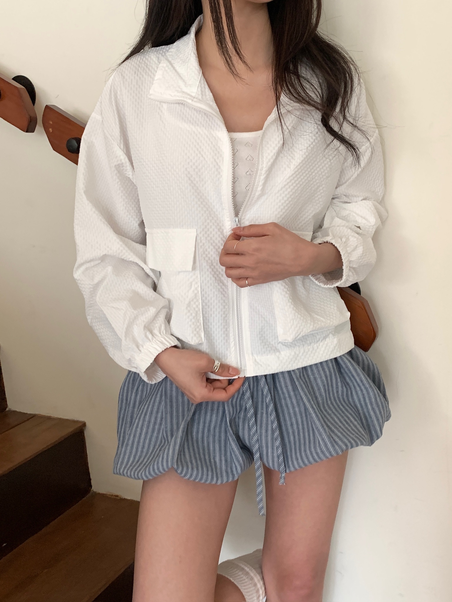 ナイロンジップアップクロップドルーズ長袖フラップポケットエンボスジャンパー | 詳細画像10