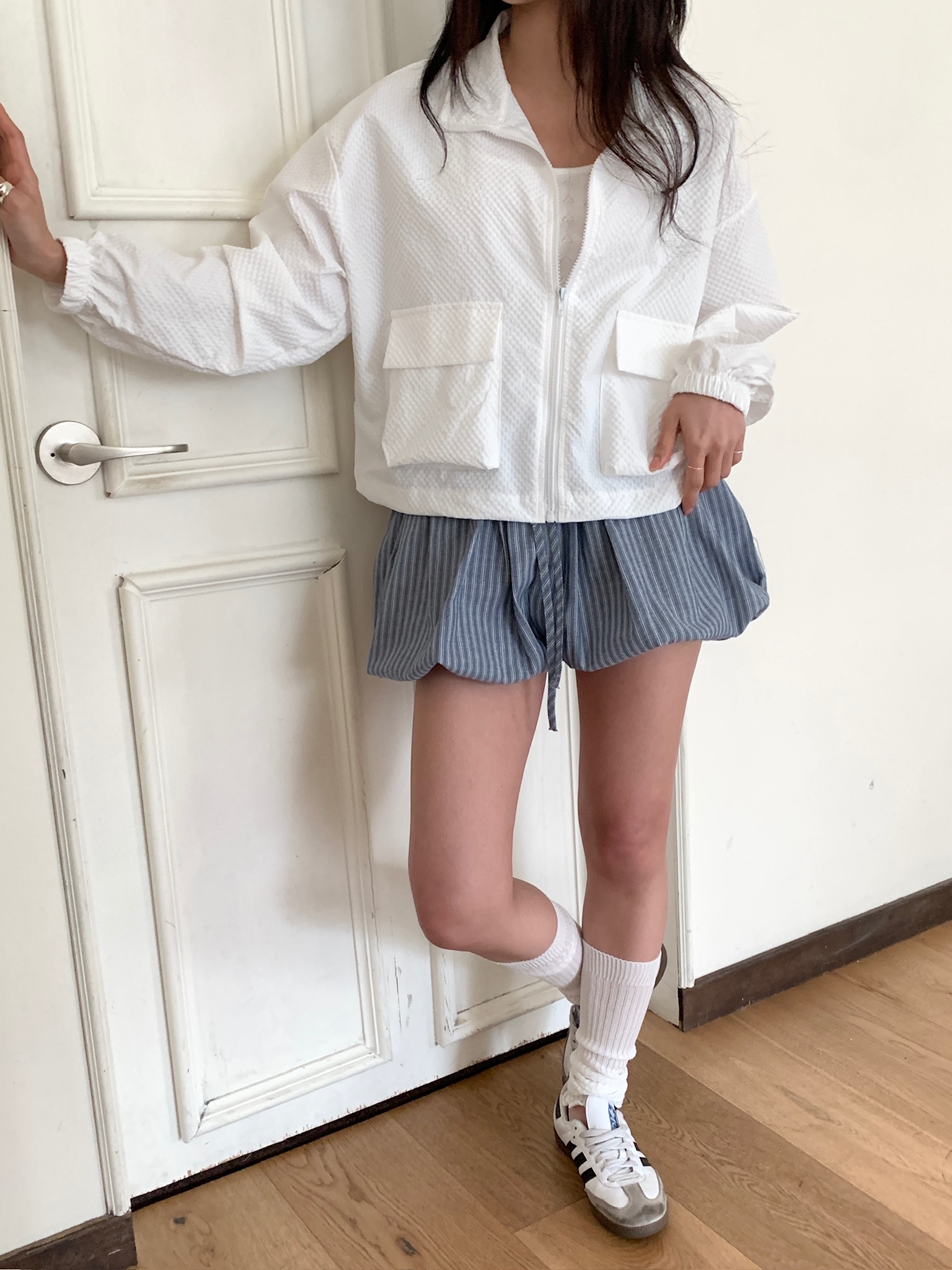 ナイロンジップアップクロップドルーズ長袖フラップポケットエンボスジャンパー | 詳細画像12