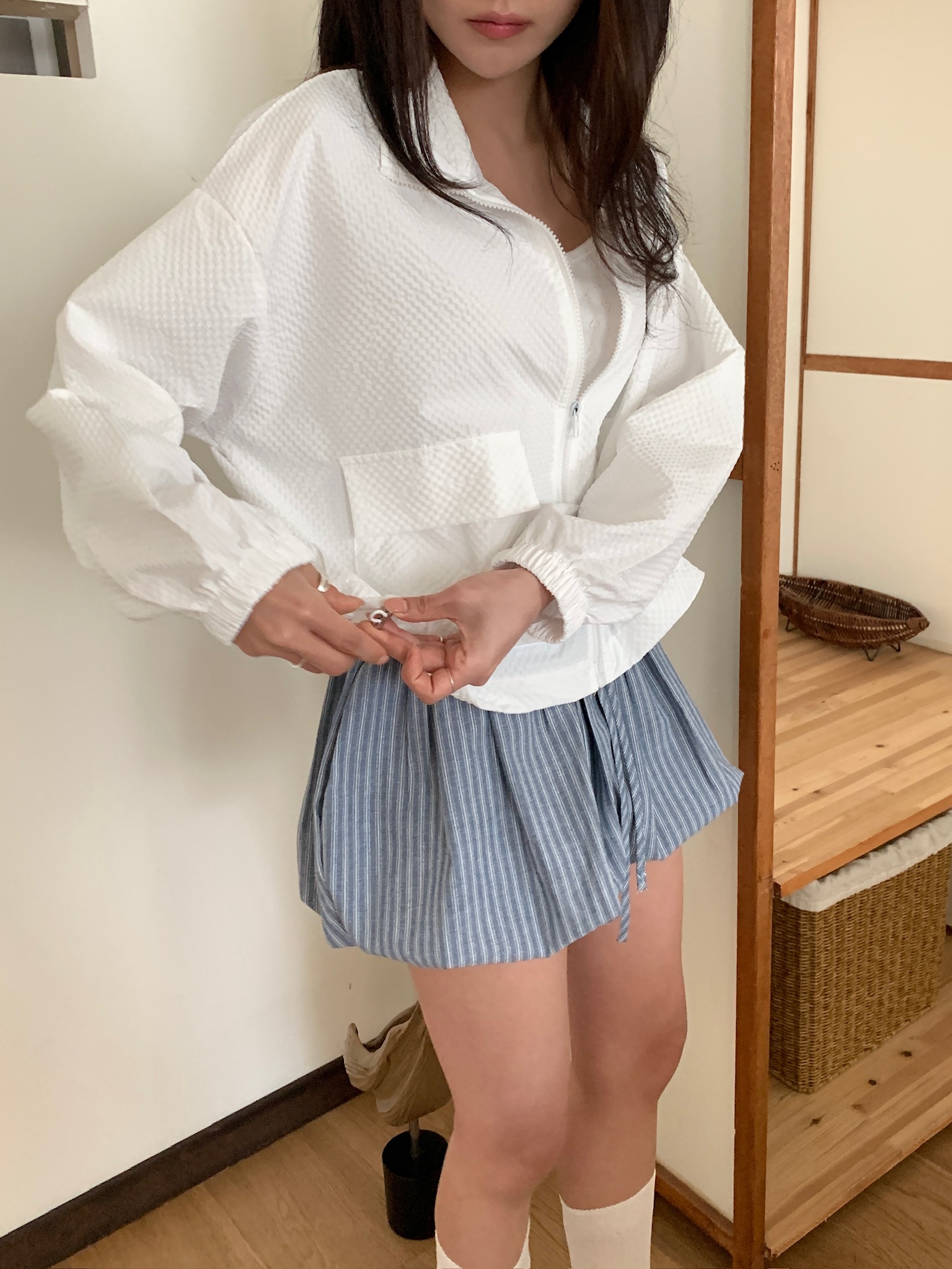 ナイロンジップアップクロップドルーズ長袖フラップポケットエンボスジャンパー | 詳細画像13