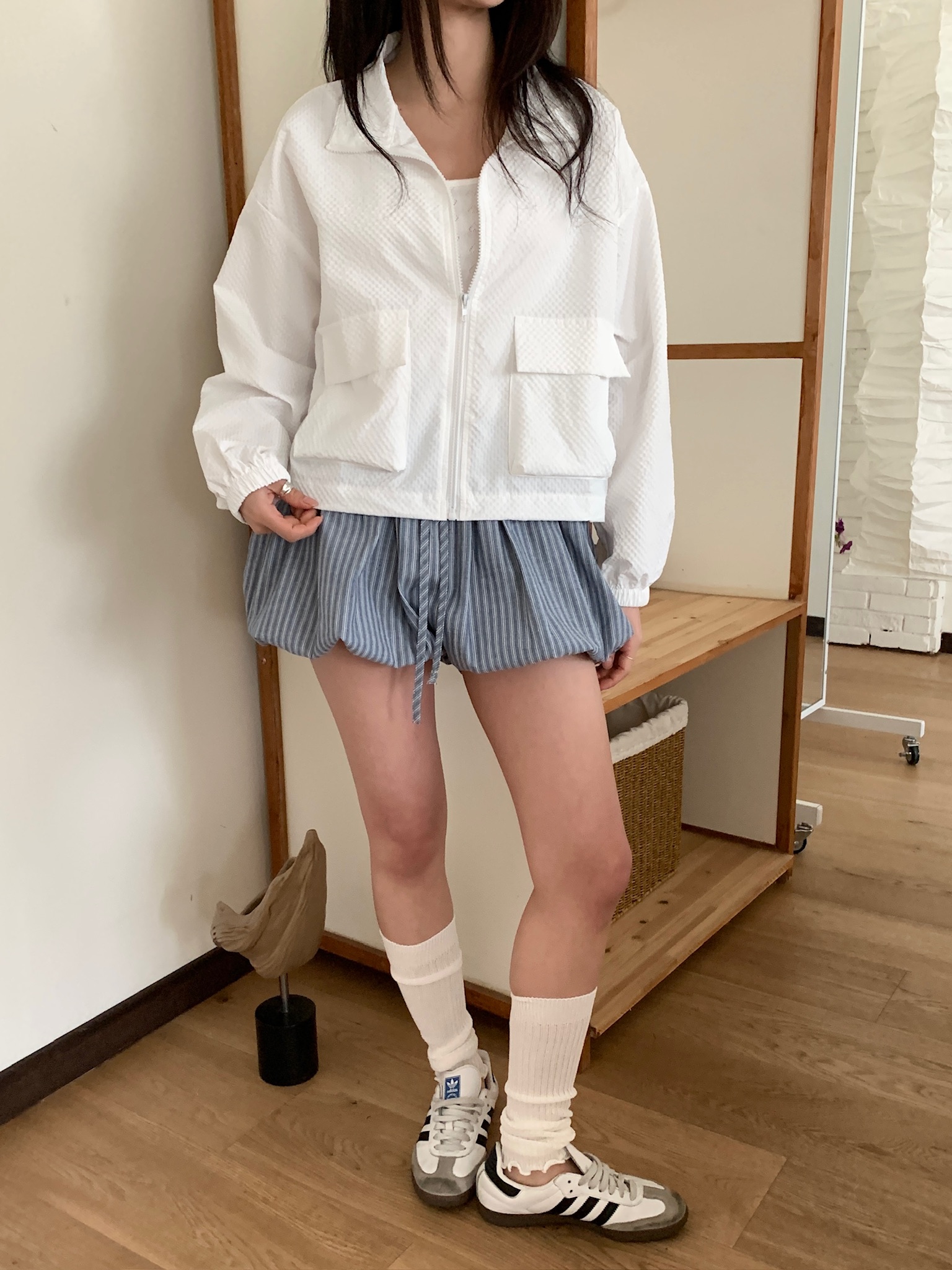 ナイロンジップアップクロップドルーズ長袖フラップポケットエンボスジャンパー | 詳細画像15