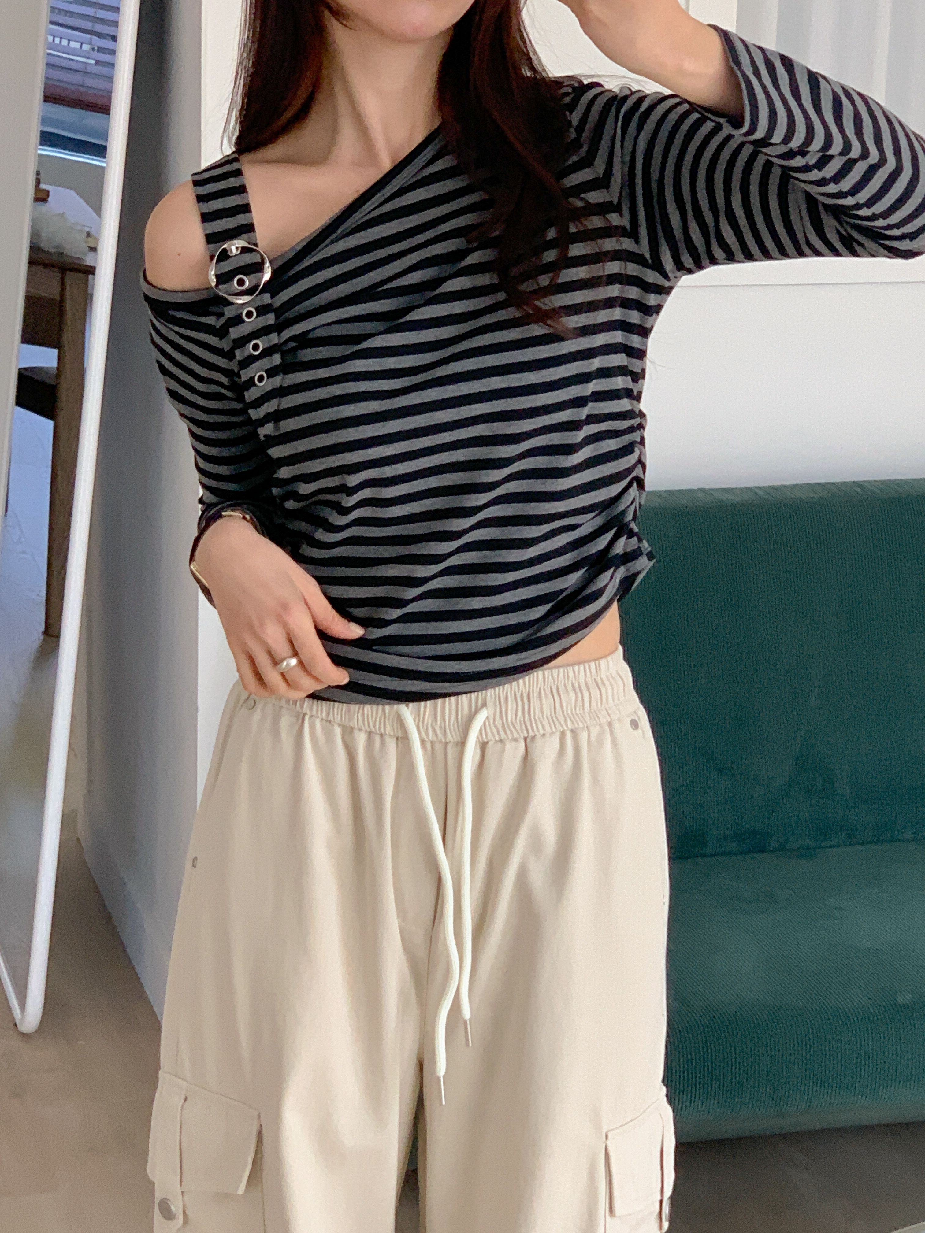 ワンショルダーアンバランスネックバックルシャーリングルーズ長袖ボーダーTシャツ | 詳細画像2