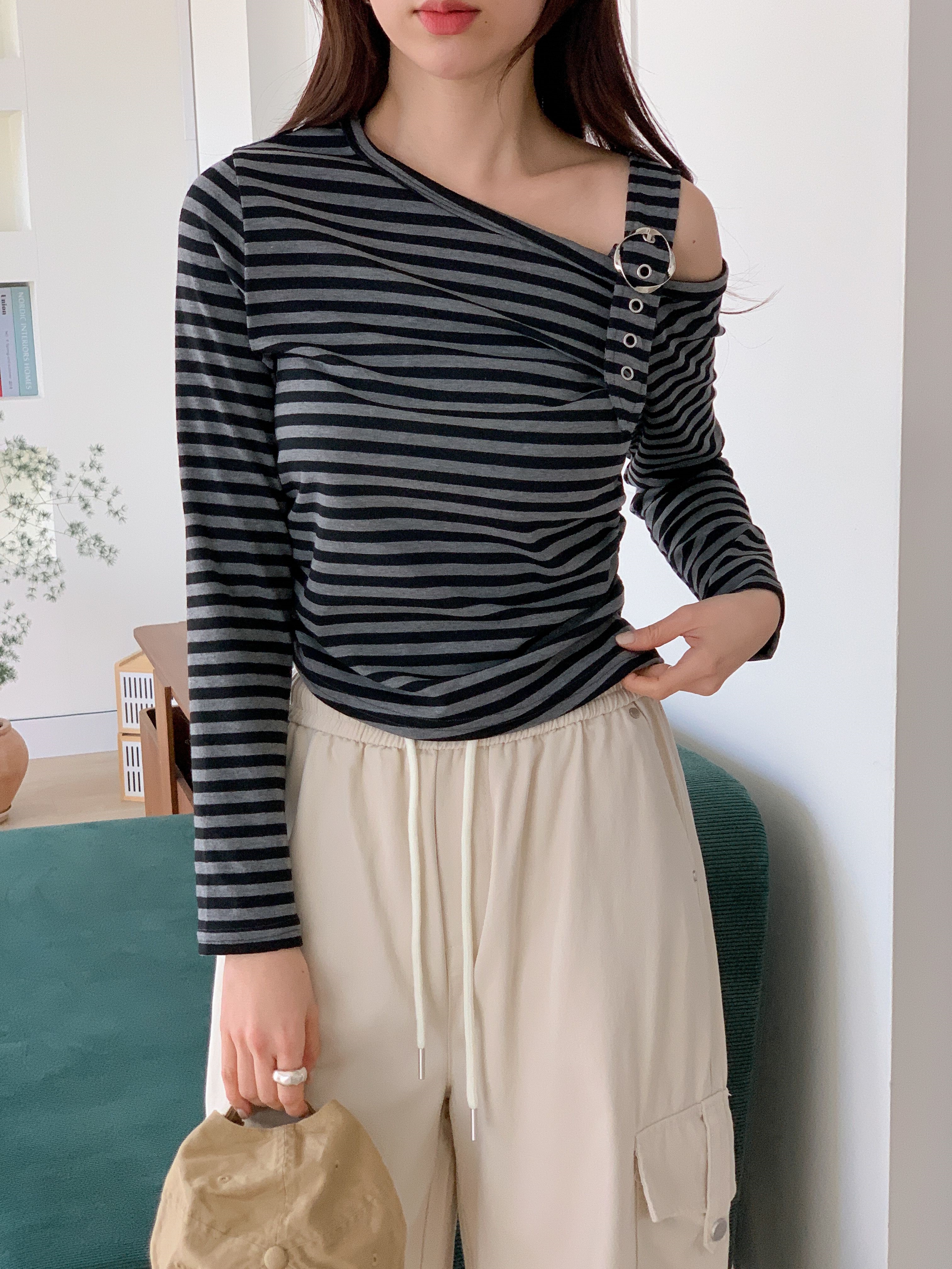 ワンショルダーアンバランスネックバックルシャーリングルーズ長袖ボーダーTシャツ | 詳細画像3