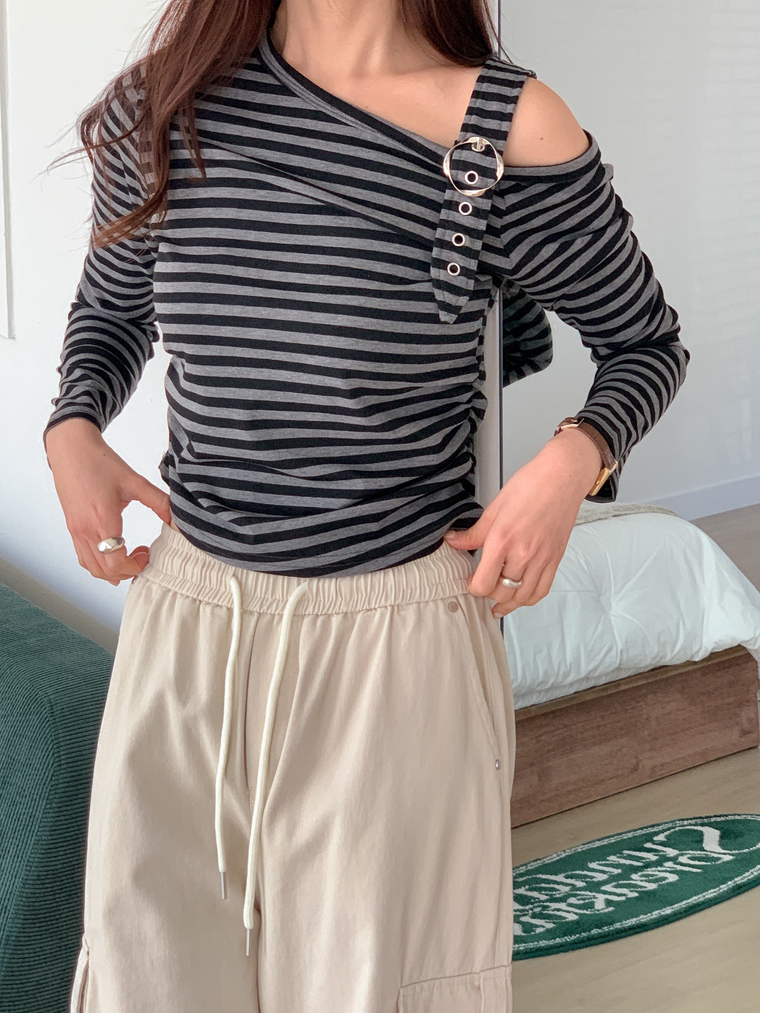 ワンショルダーアンバランスネックバックルシャーリングルーズ長袖ボーダーTシャツ | 詳細画像12