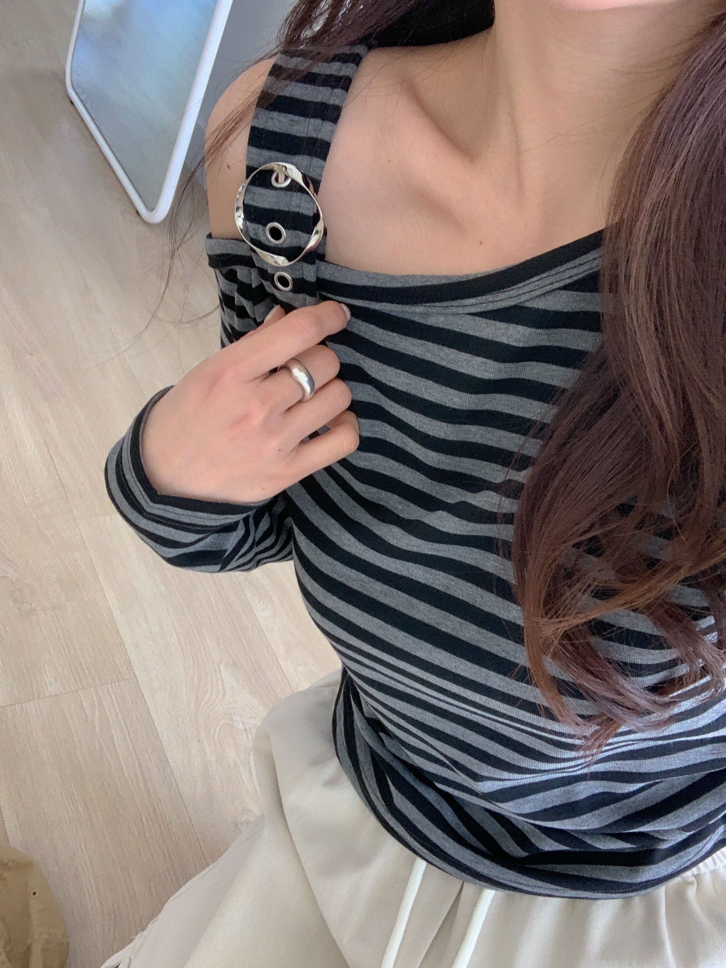 ワンショルダーアンバランスネックバックルシャーリングルーズ長袖ボーダーTシャツ | 詳細画像20