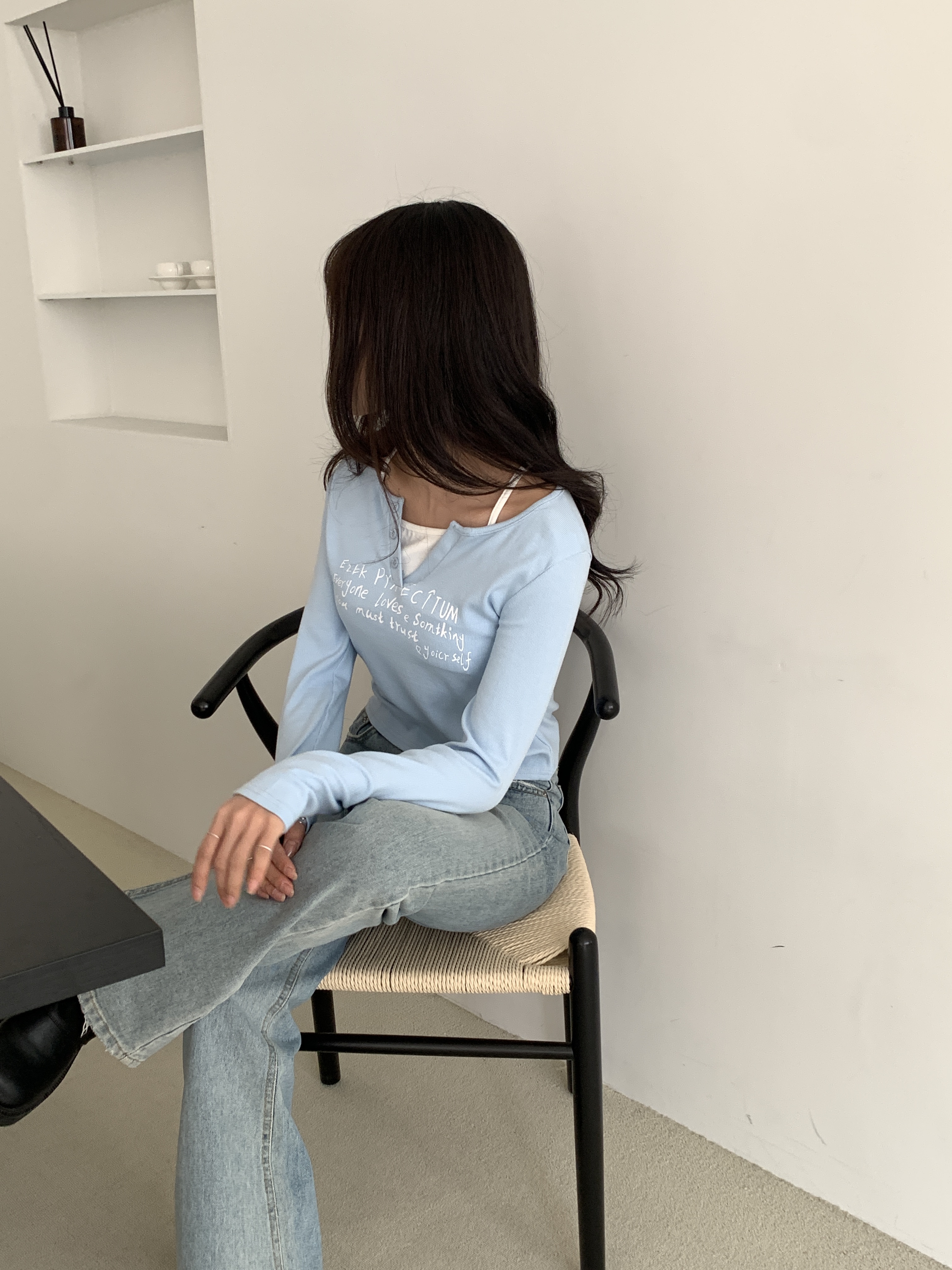 シャーリング長袖フェイクボタンセミクロップドレタリングTシャツ | 詳細画像6