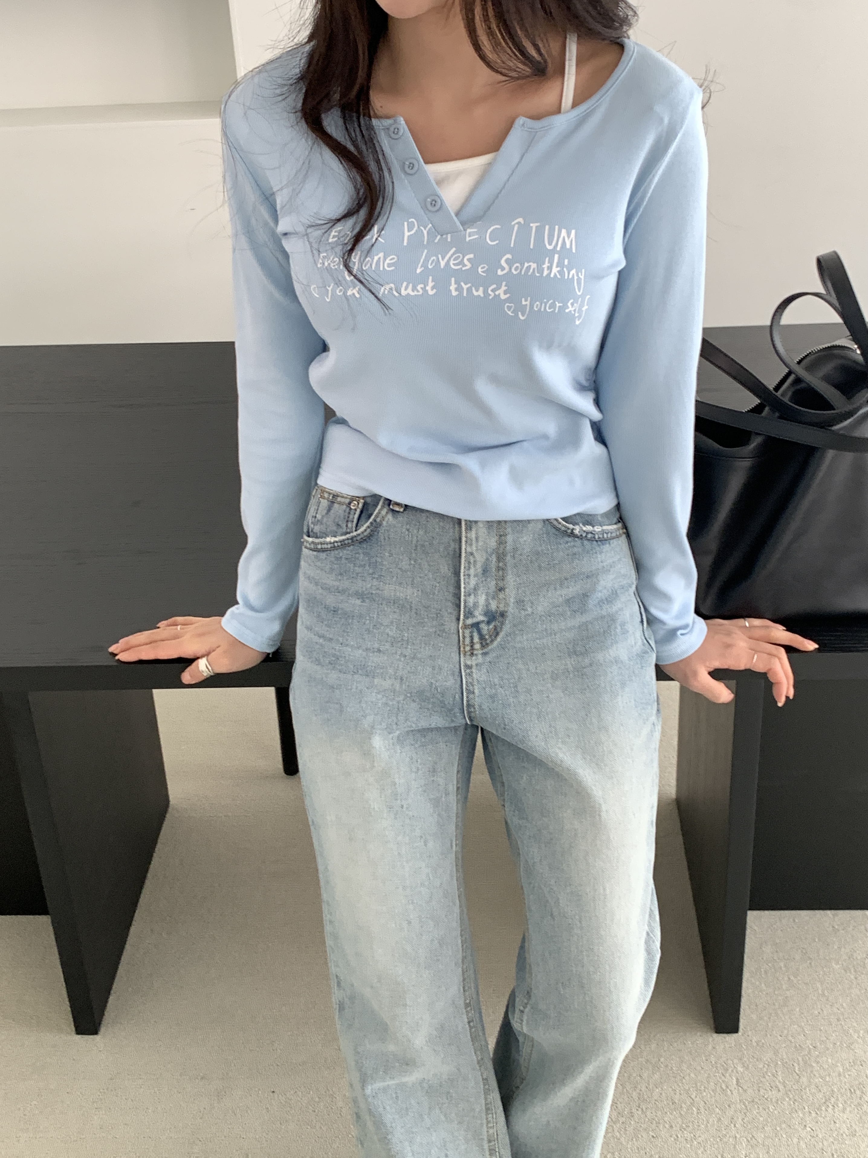 シャーリング長袖フェイクボタンセミクロップドレタリングTシャツ | 詳細画像8