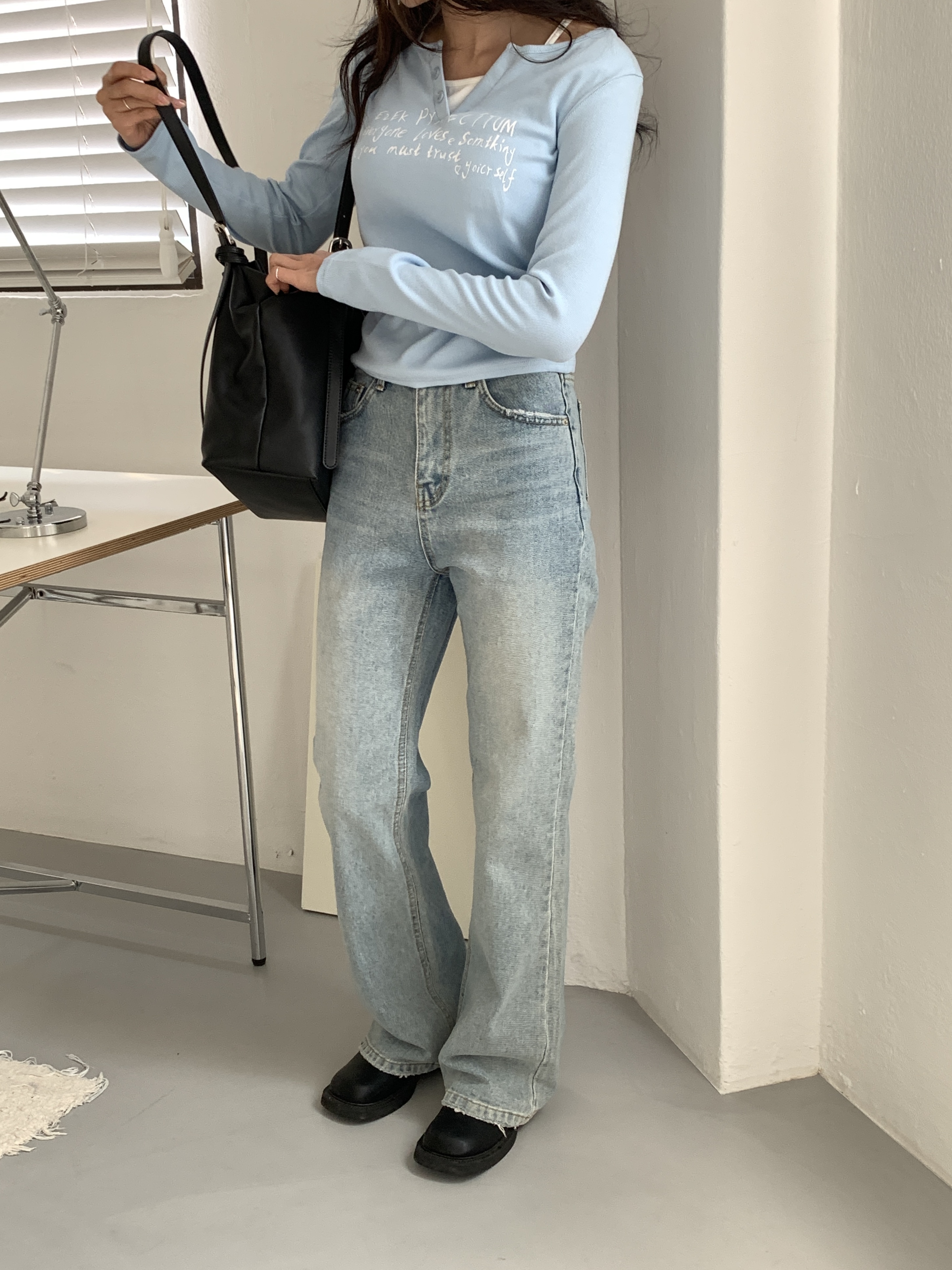 シャーリング長袖フェイクボタンセミクロップドレタリングTシャツ | 詳細画像12