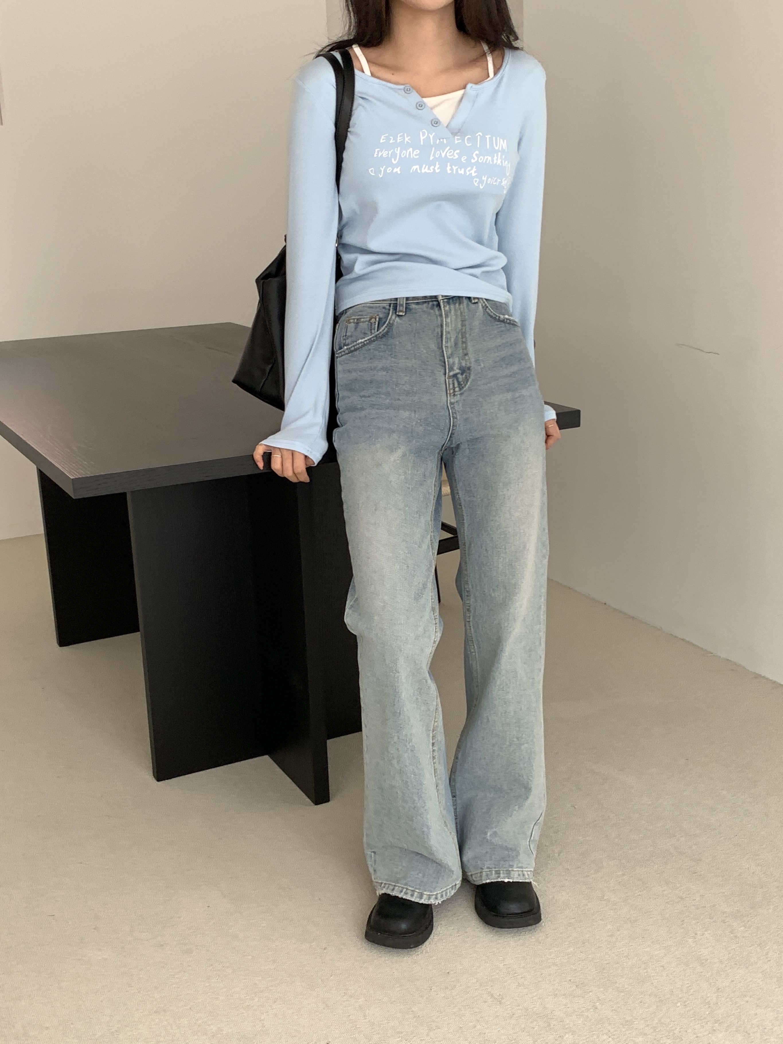 シャーリング長袖フェイクボタンセミクロップドレタリングTシャツ | 詳細画像14