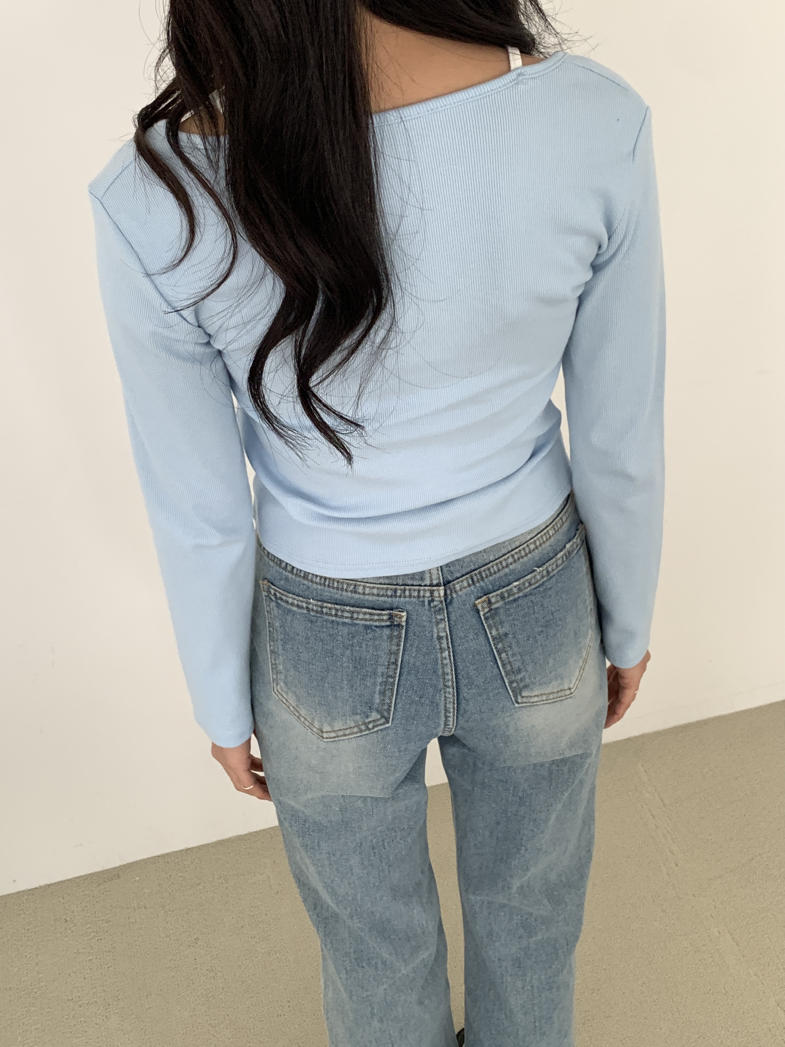 シャーリング長袖フェイクボタンセミクロップドレタリングTシャツ | 詳細画像18