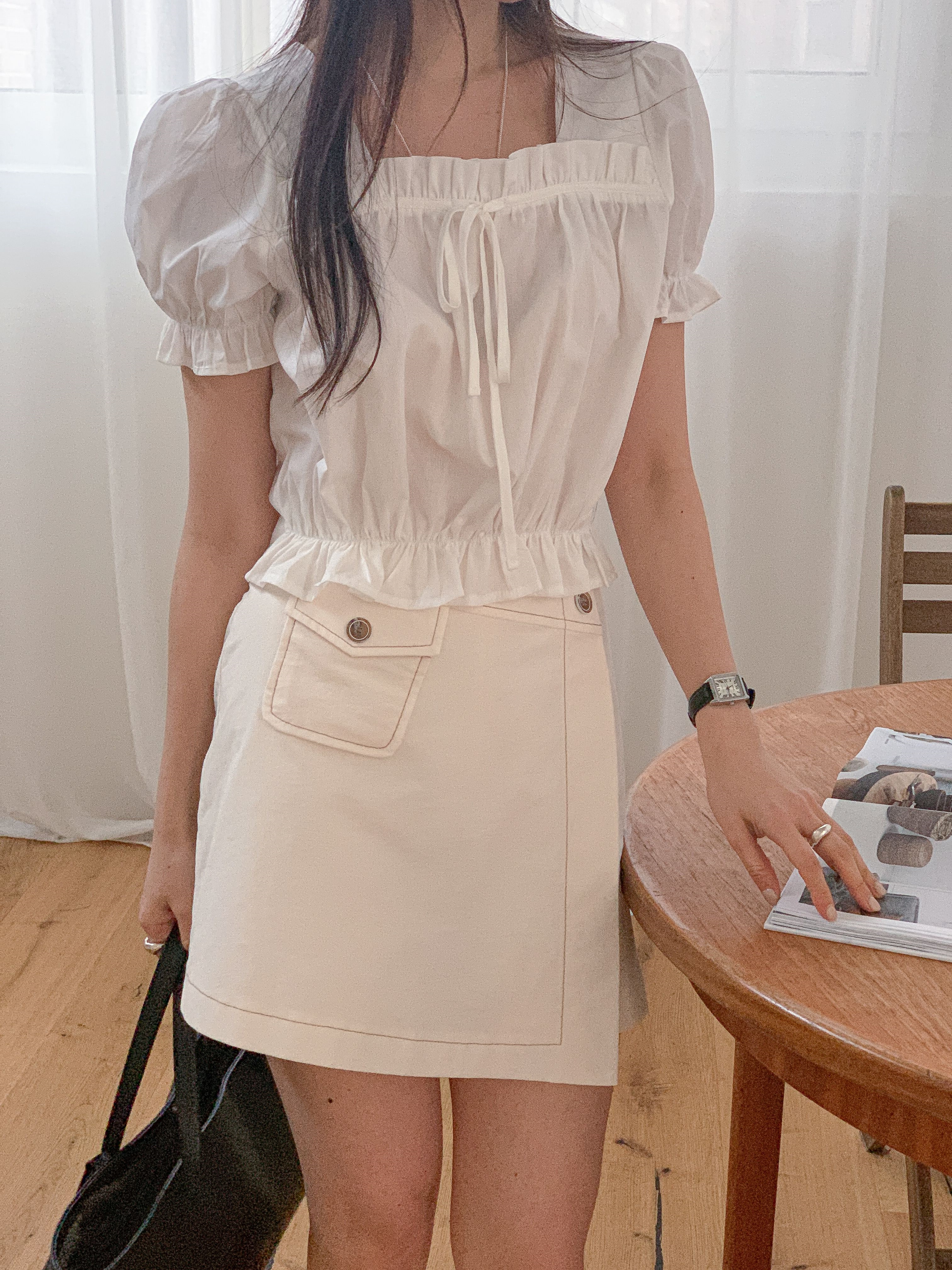 リボンスクエアネックシャーリングフリルパフスリーブクロップド半袖無地ブラウス | 詳細画像3