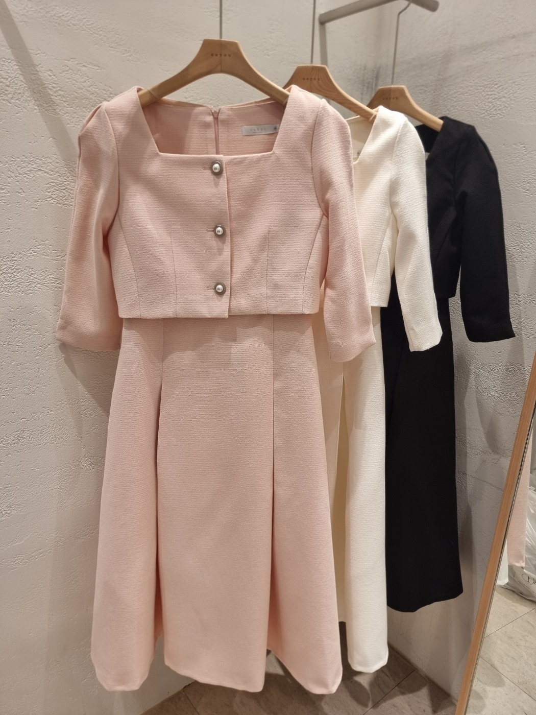 ジップアップスクエアネックピンタックパール調ボタンラインレイヤード風ロング7分袖ビジューボタンフレア無地ワンピース | 詳細画像21