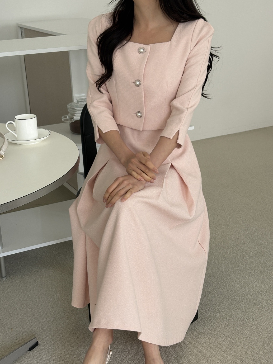 ジップアップスクエアネックピンタックパール調ボタンラインレイヤード風ロング7分袖ビジューボタンフレア無地ワンピース | 詳細画像4