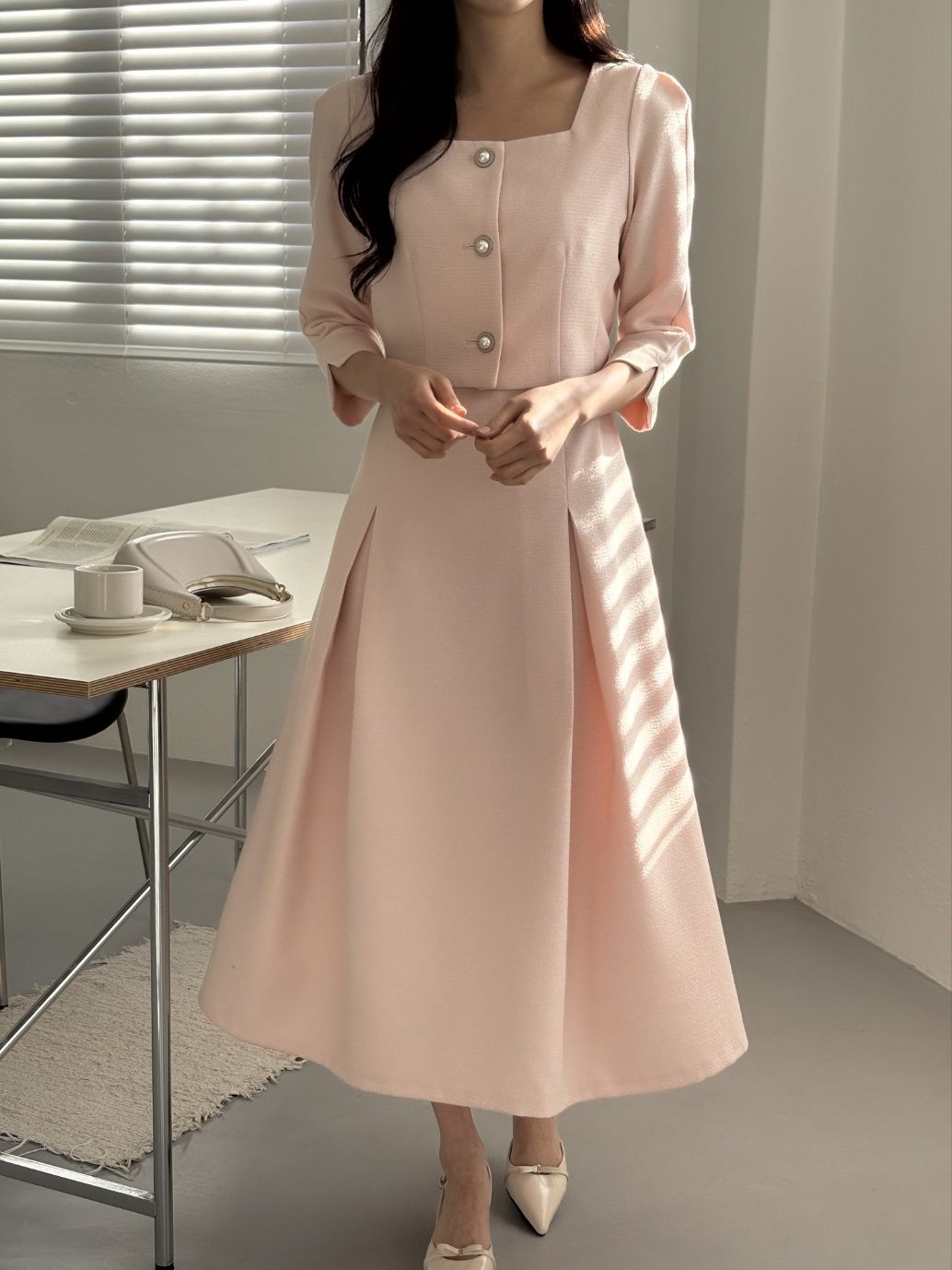 ジップアップスクエアネックピンタックパール調ボタンラインレイヤード風ロング7分袖ビジューボタンフレア無地ワンピース | 詳細画像8