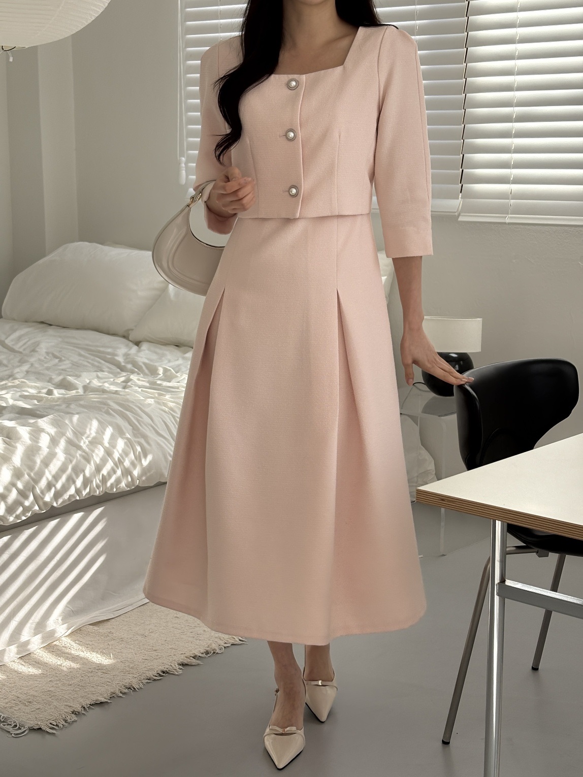 ジップアップスクエアネックピンタックパール調ボタンラインレイヤード風ロング7分袖ビジューボタンフレア無地ワンピース | 詳細画像10