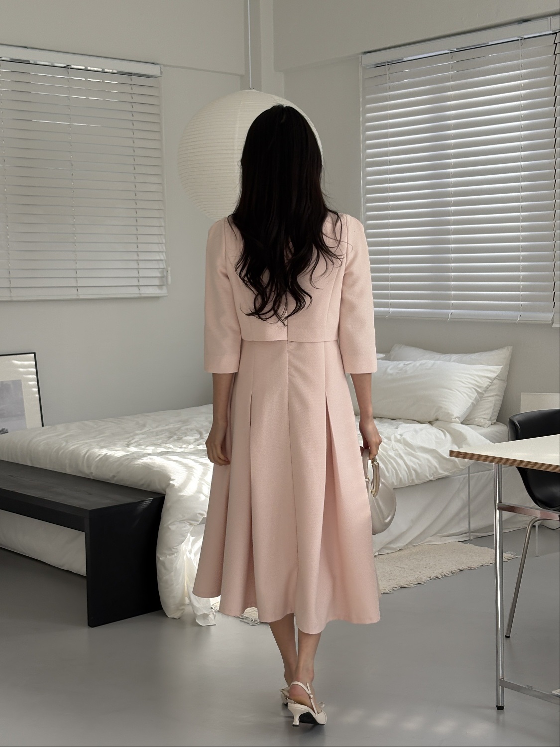 ジップアップスクエアネックピンタックパール調ボタンラインレイヤード風ロング7分袖ビジューボタンフレア無地ワンピース | 詳細画像18