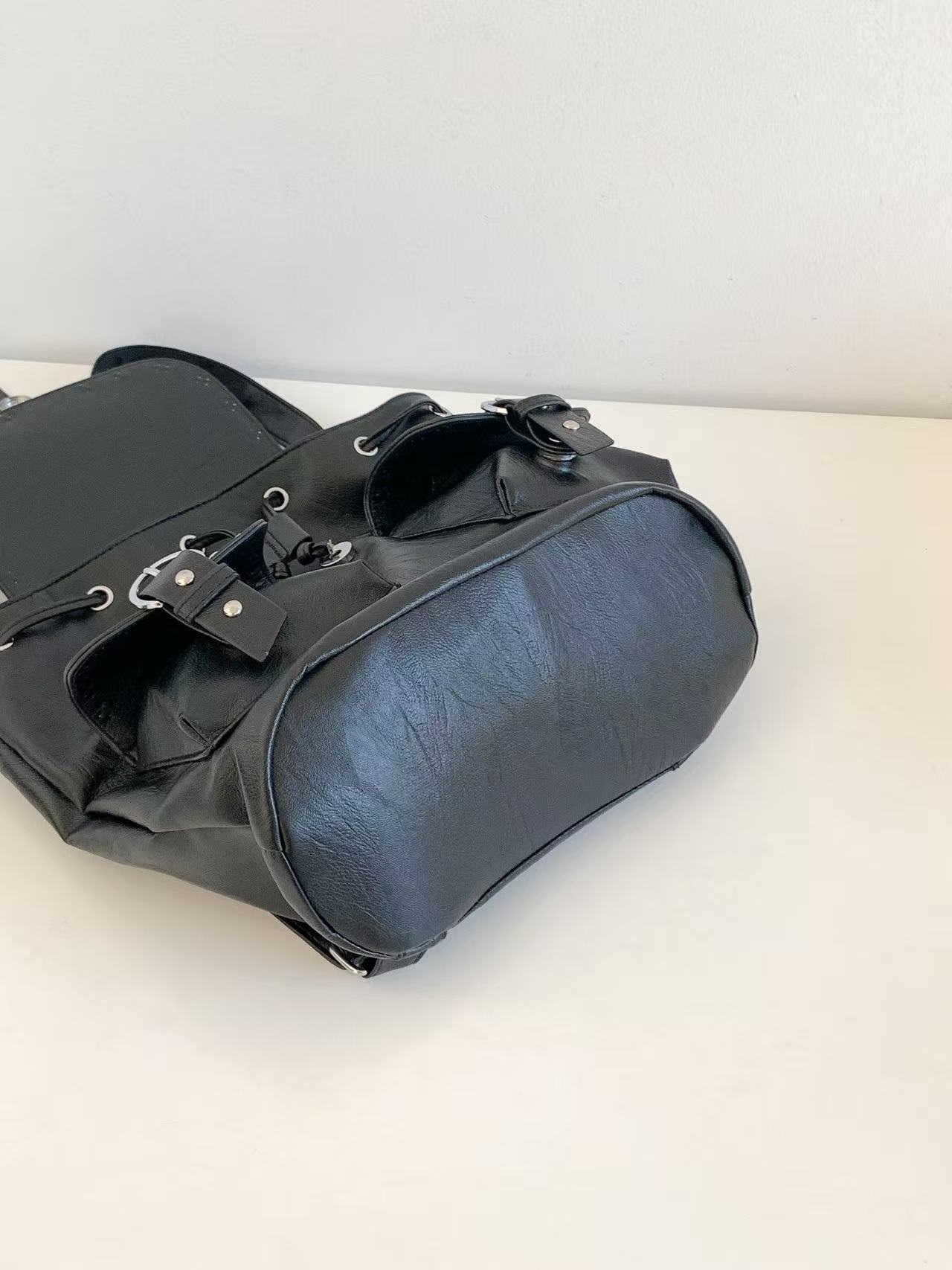 レザー調バックルドローストリングポケットスタッズマグネットボタンバックパック | 詳細画像15