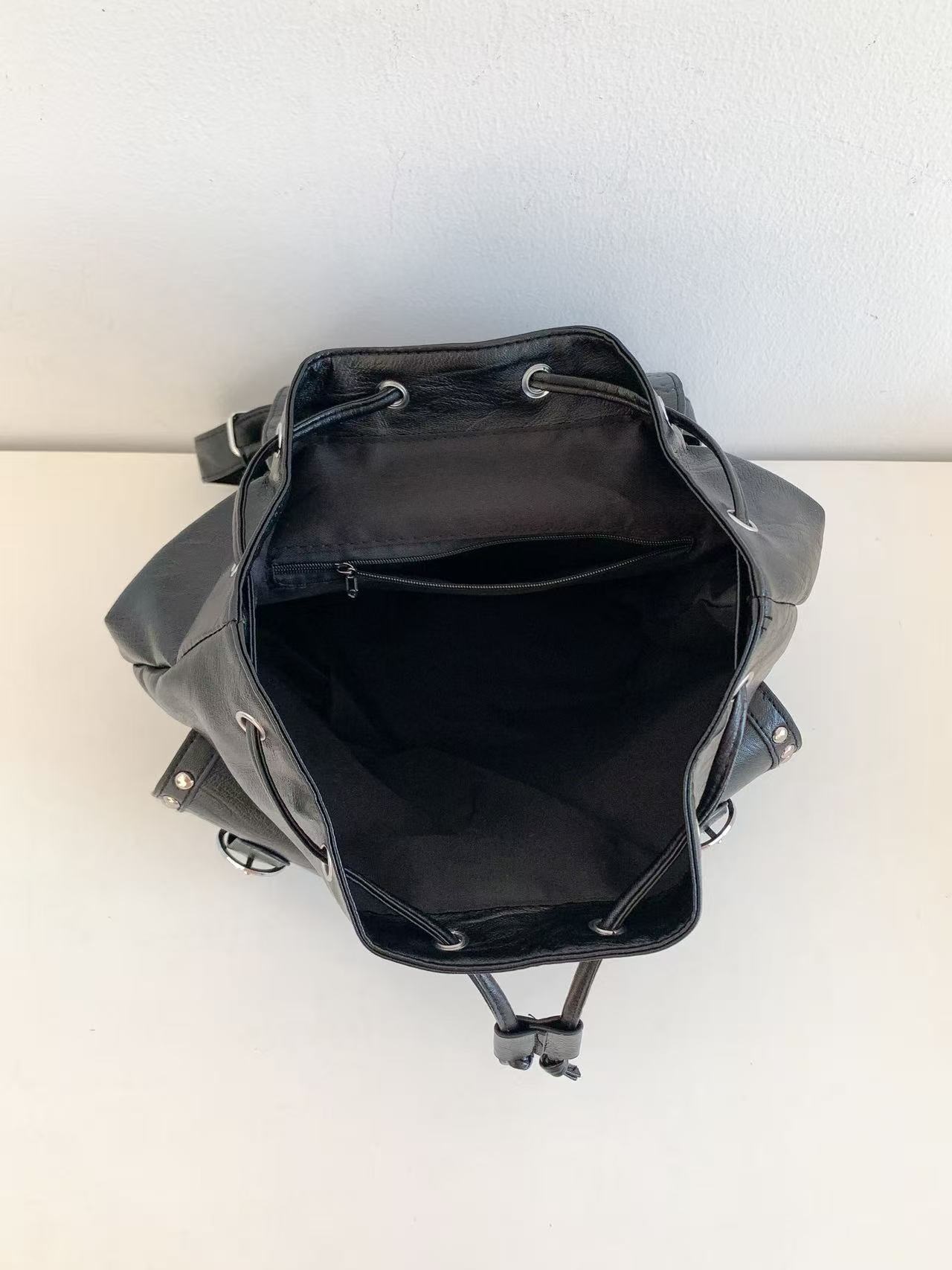 レザー調バックルドローストリングポケットスタッズマグネットボタンバックパック | 詳細画像17