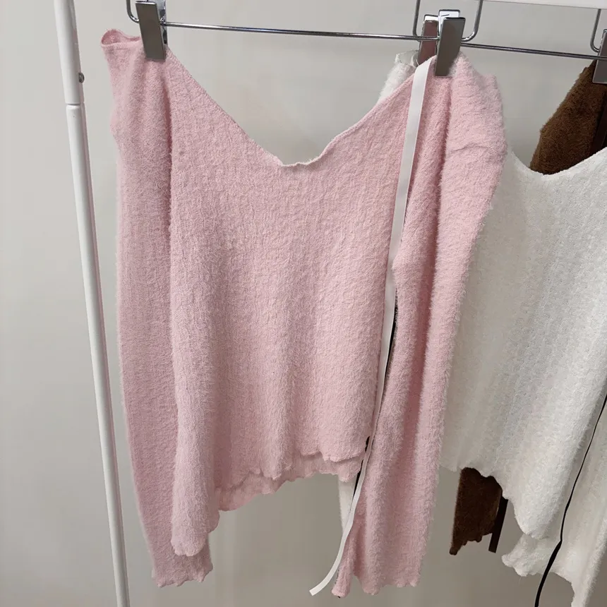 Vネックリボンアンバランス長袖オフショルダーTシャツ | mirangmirang | 詳細画像17