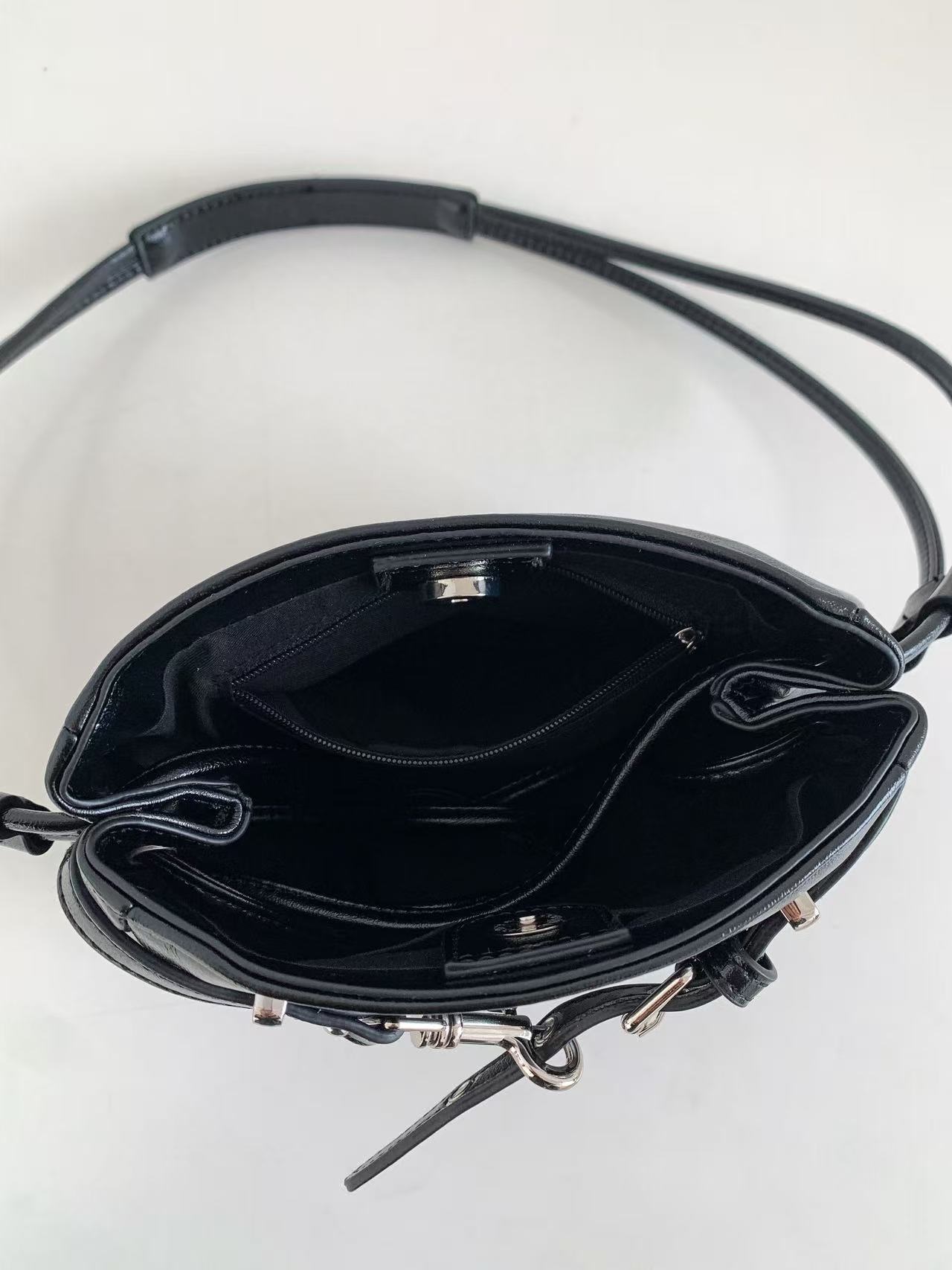 レザー調ショルダーバッグ | 詳細画像8