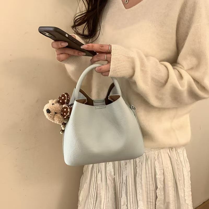 レザー調トートバッグショルダーバッグストラップ付ポーチ付 | 詳細画像12