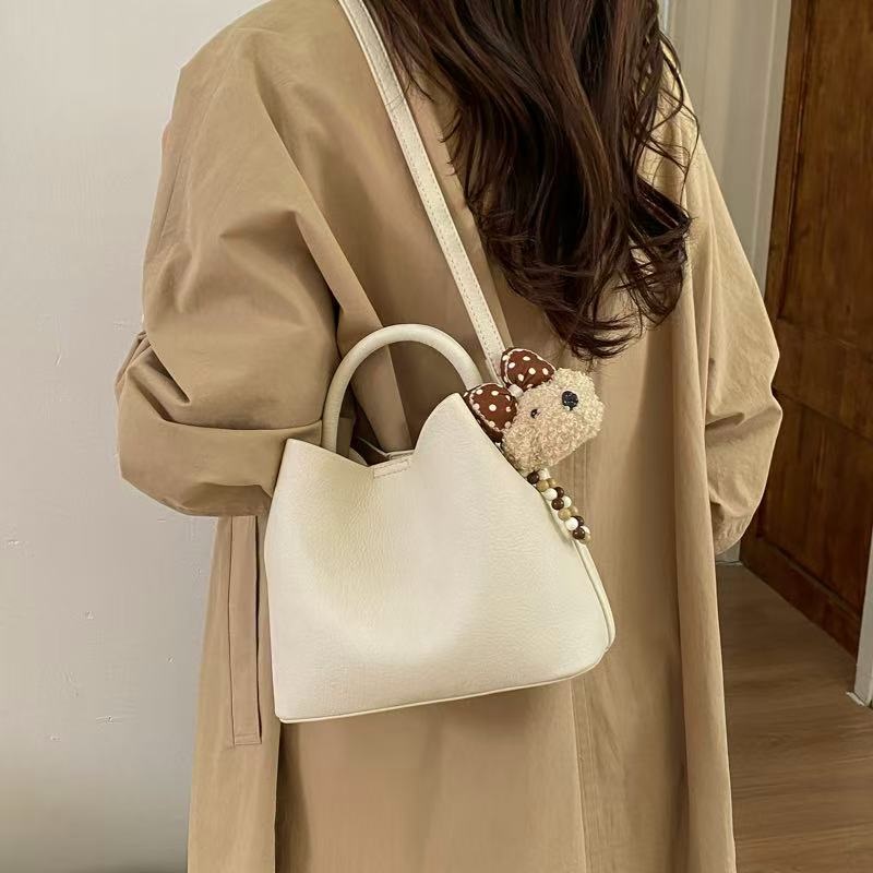 レザー調トートバッグショルダーバッグストラップ付ポーチ付 | 詳細画像13