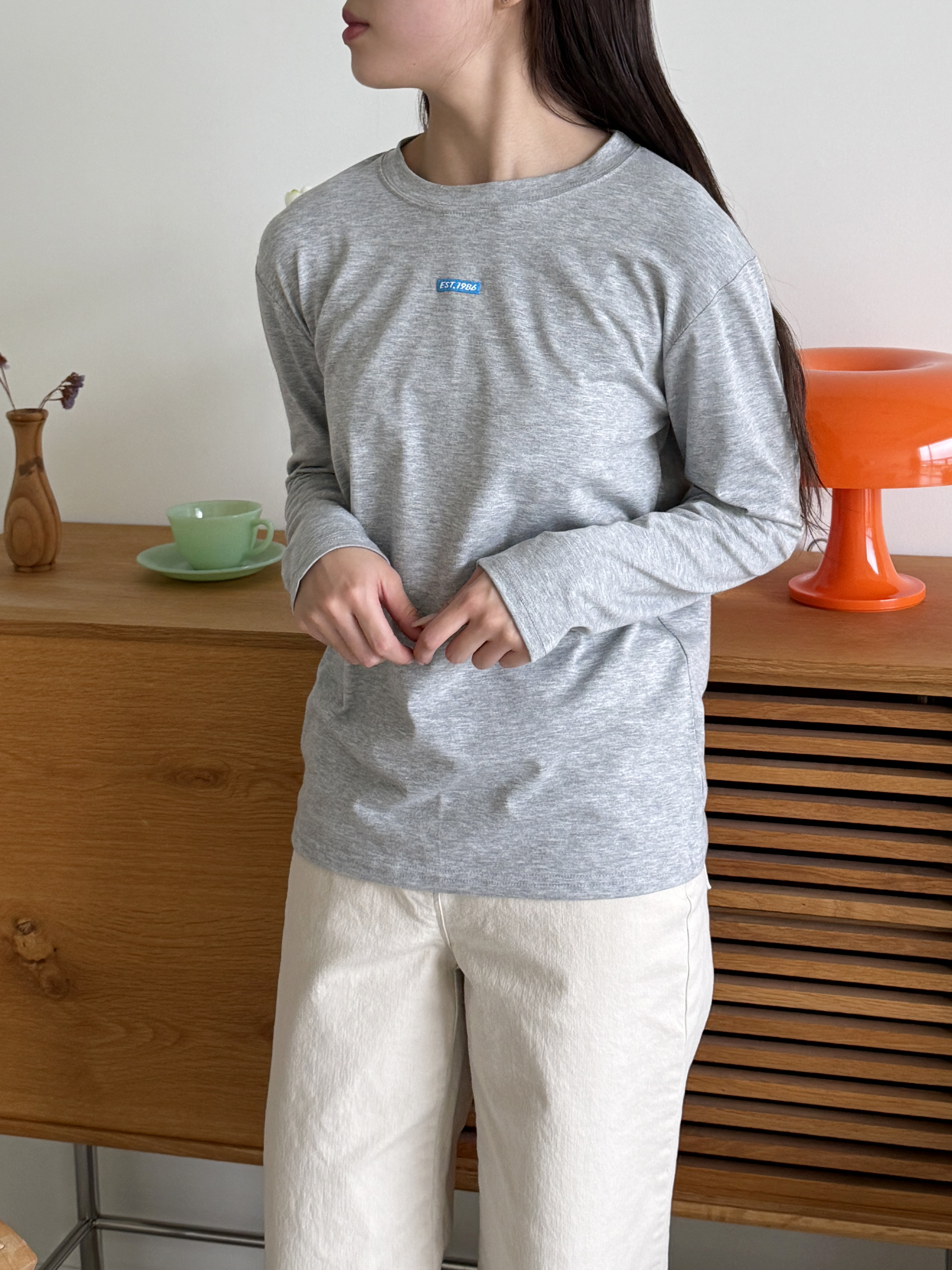 コットンラウンドネックベーシック長袖ロゴTシャツ | 詳細画像2