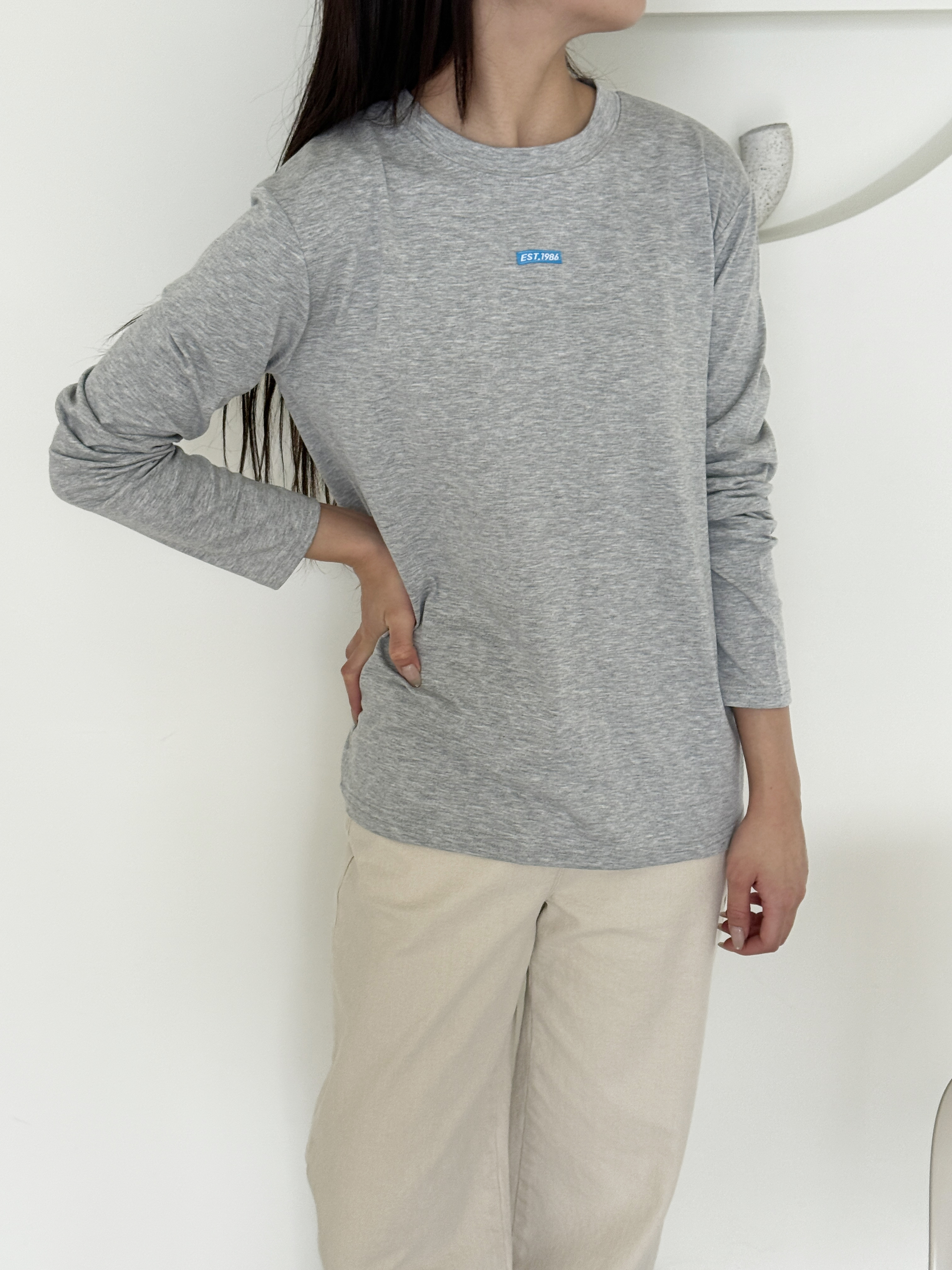 コットンラウンドネックベーシック長袖ロゴTシャツ | 詳細画像5