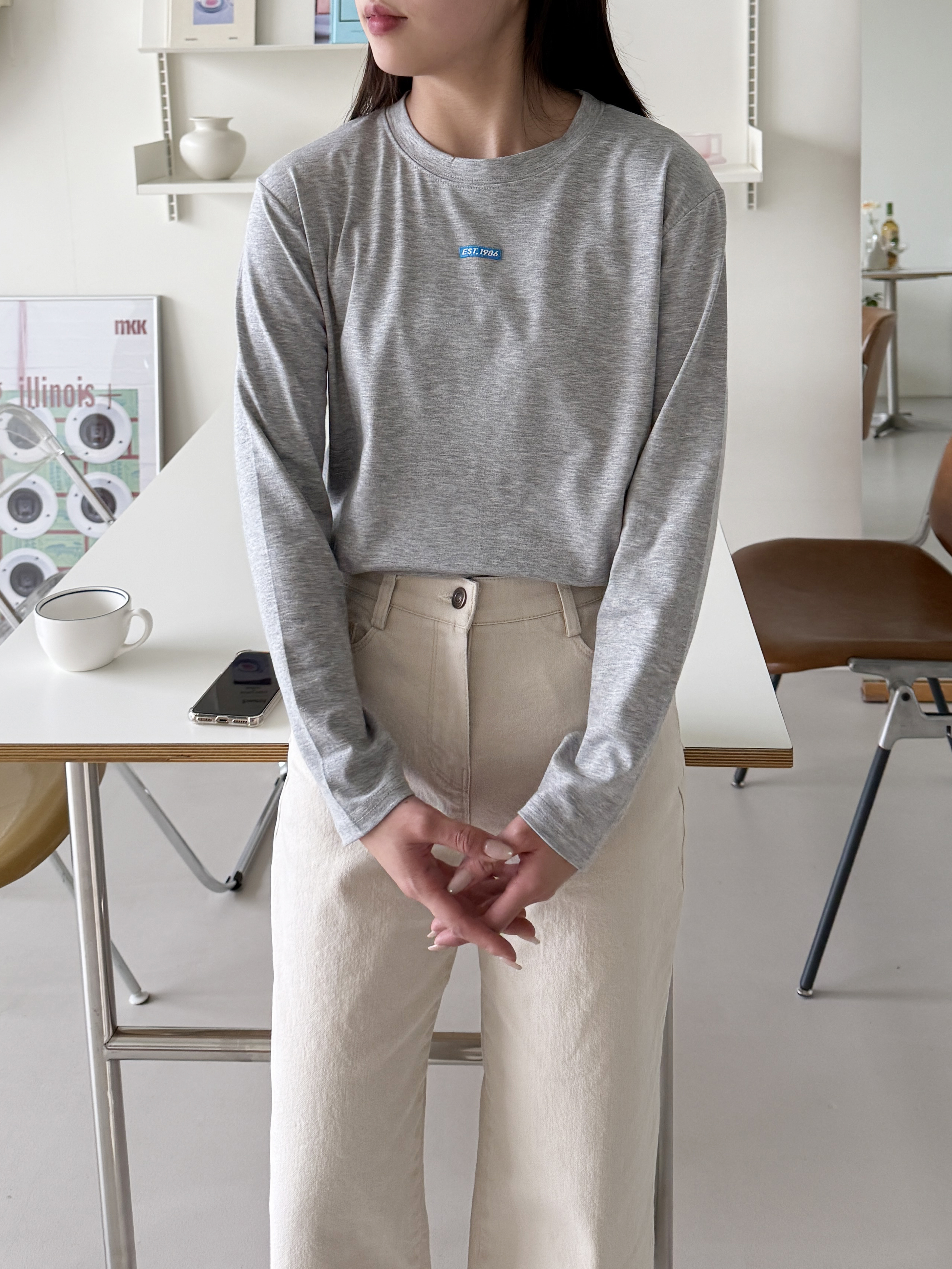 コットンラウンドネックベーシック長袖ロゴTシャツ | 詳細画像7