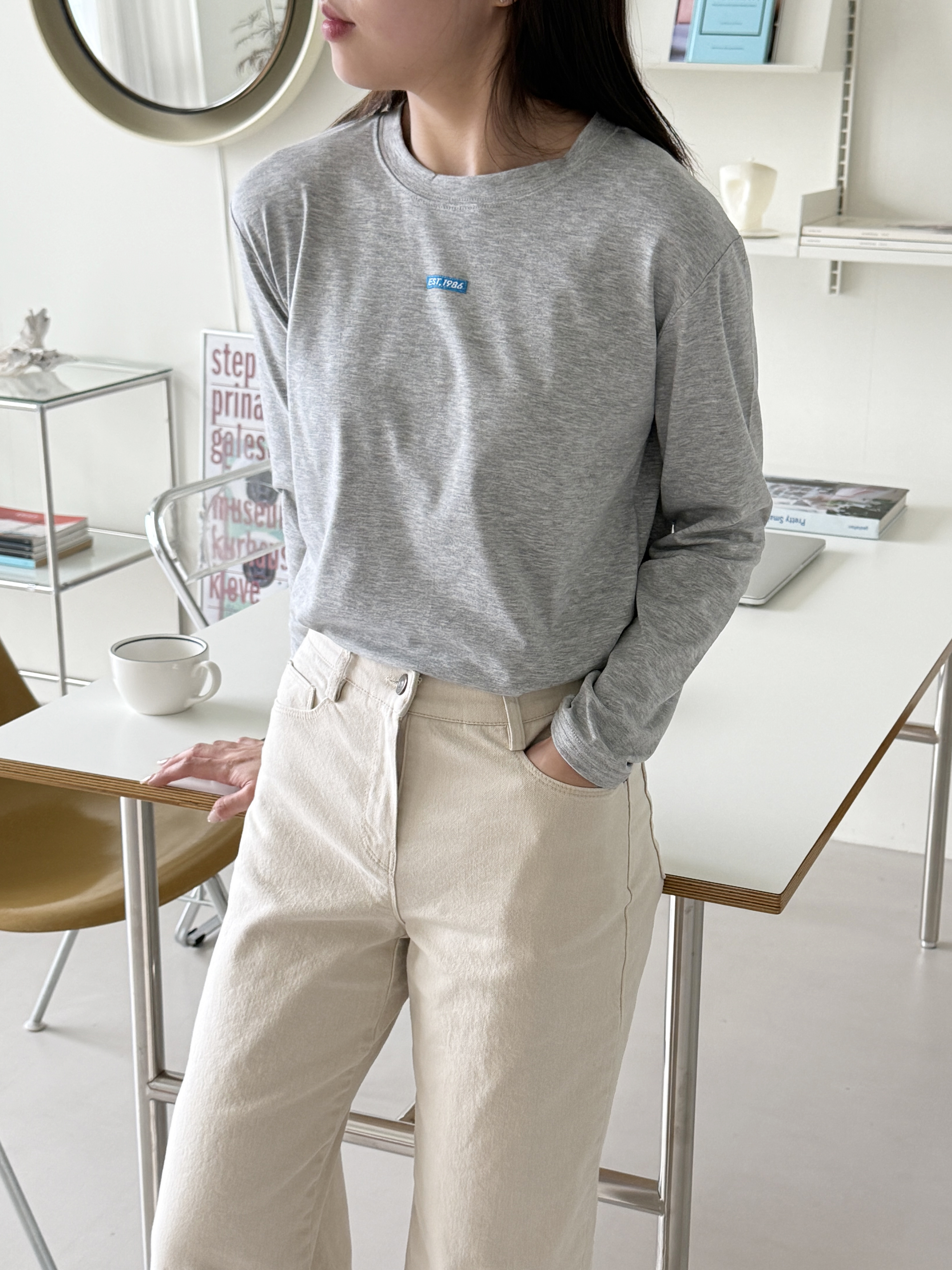 コットンラウンドネックベーシック長袖ロゴTシャツ | 詳細画像8