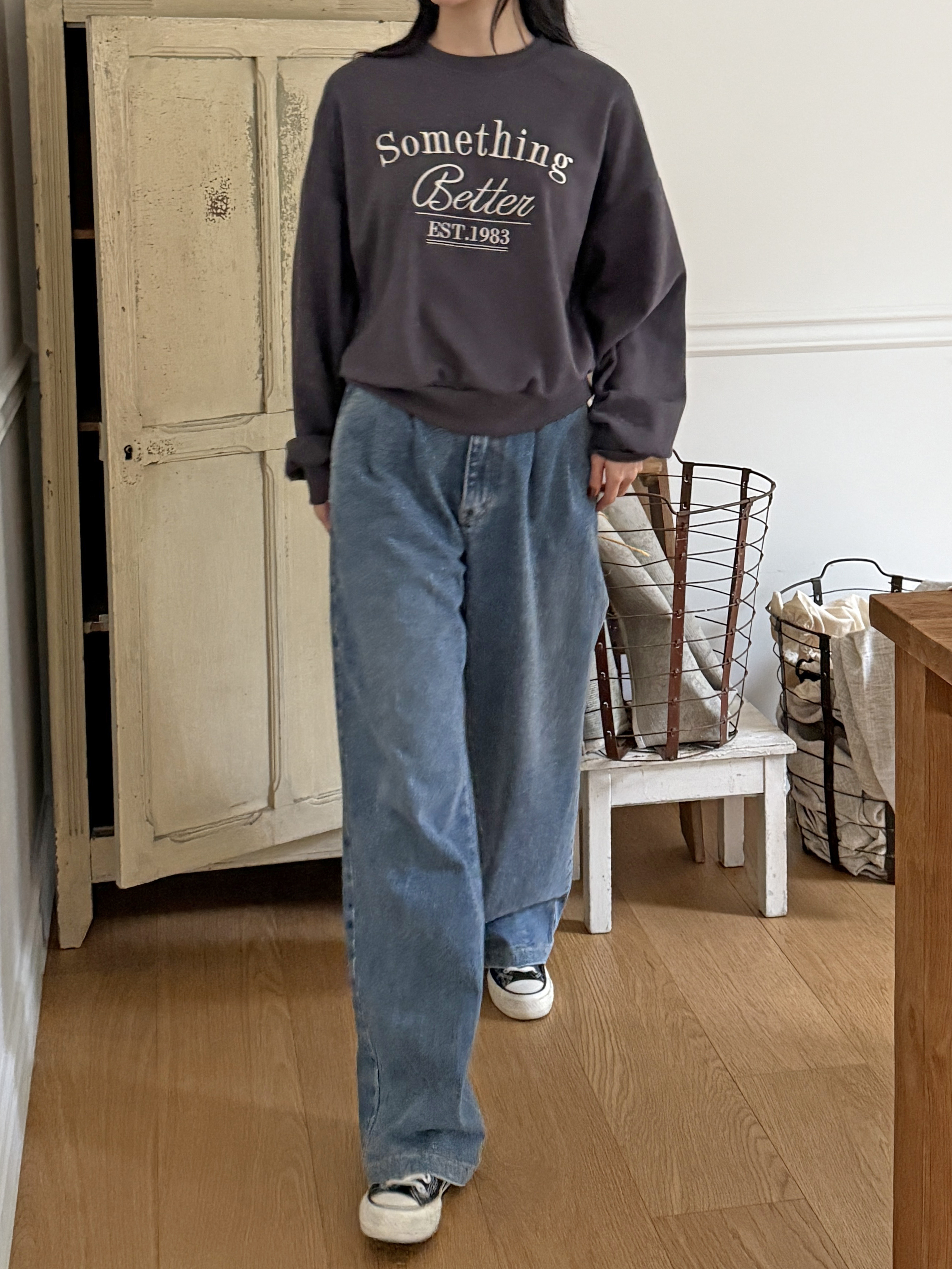 ラウンドネックベーシック長袖刺繍ロゴスウェット | 詳細画像3