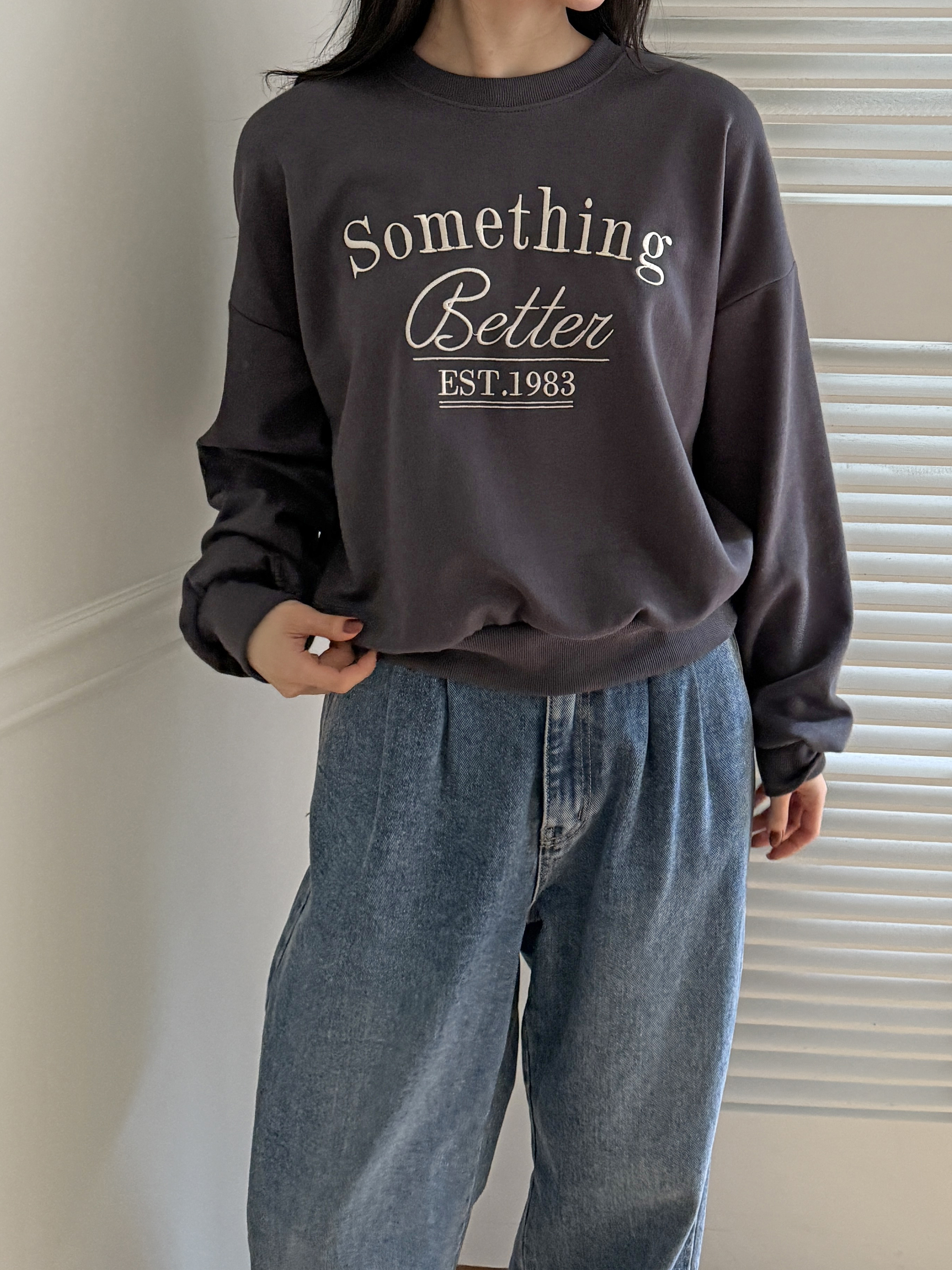 ラウンドネックベーシック長袖刺繍ロゴスウェット | 詳細画像5