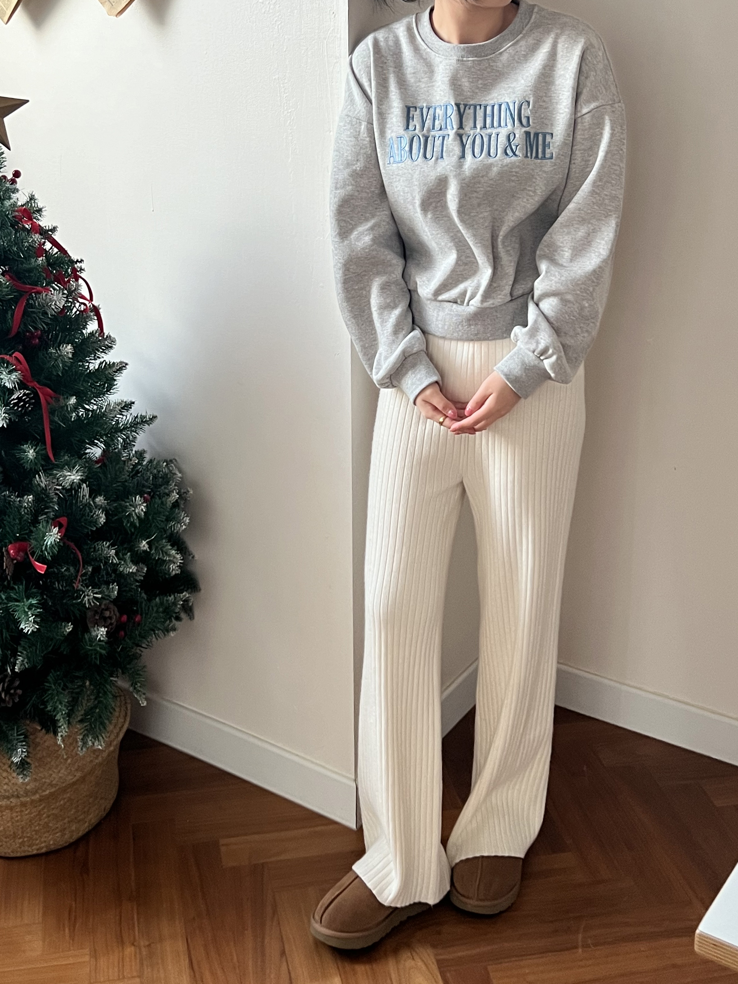 ラウンドネックベーシック長袖刺繍ロゴスウェット | 詳細画像2