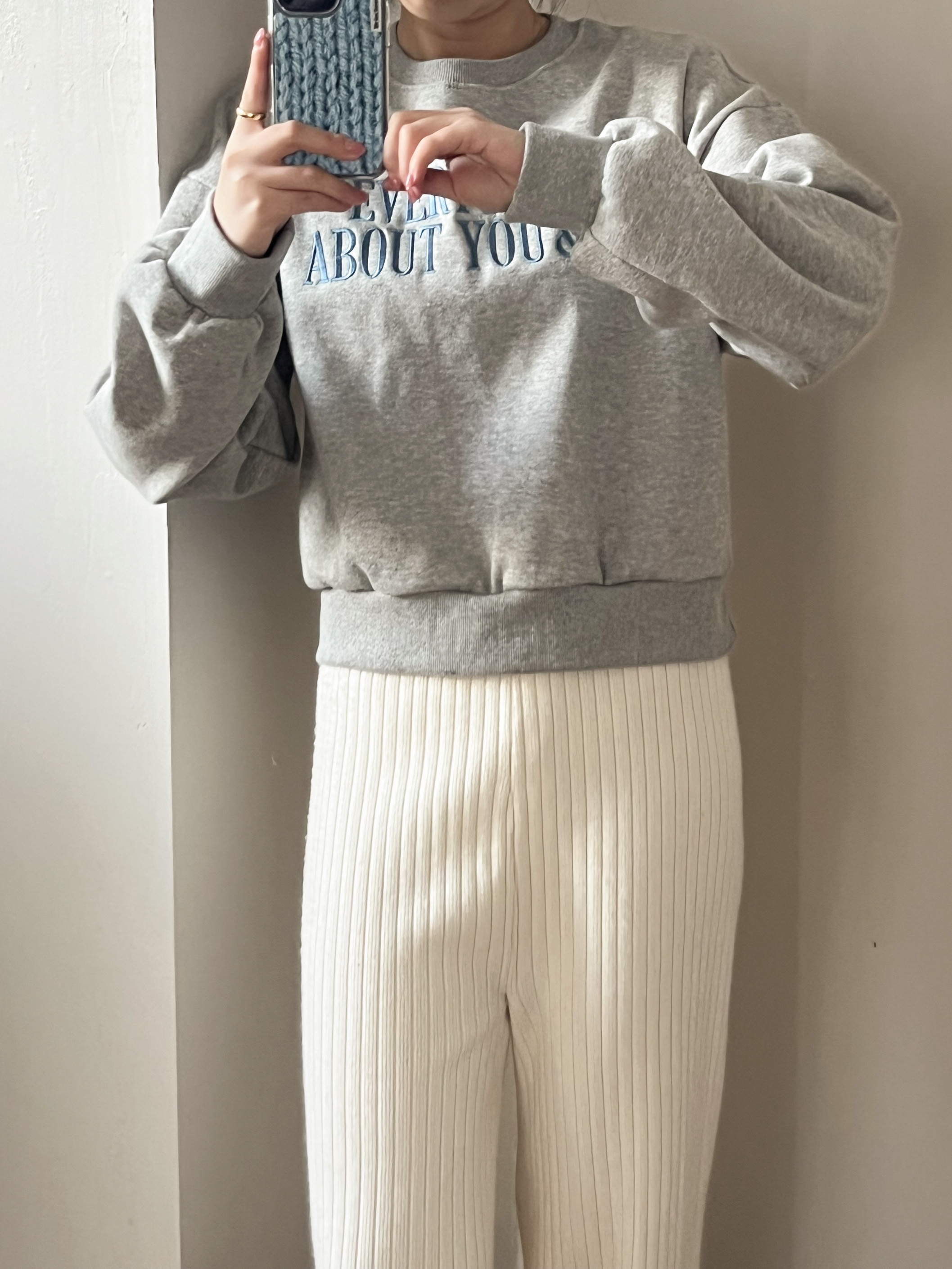 ラウンドネックベーシック長袖刺繍ロゴスウェット | 詳細画像3