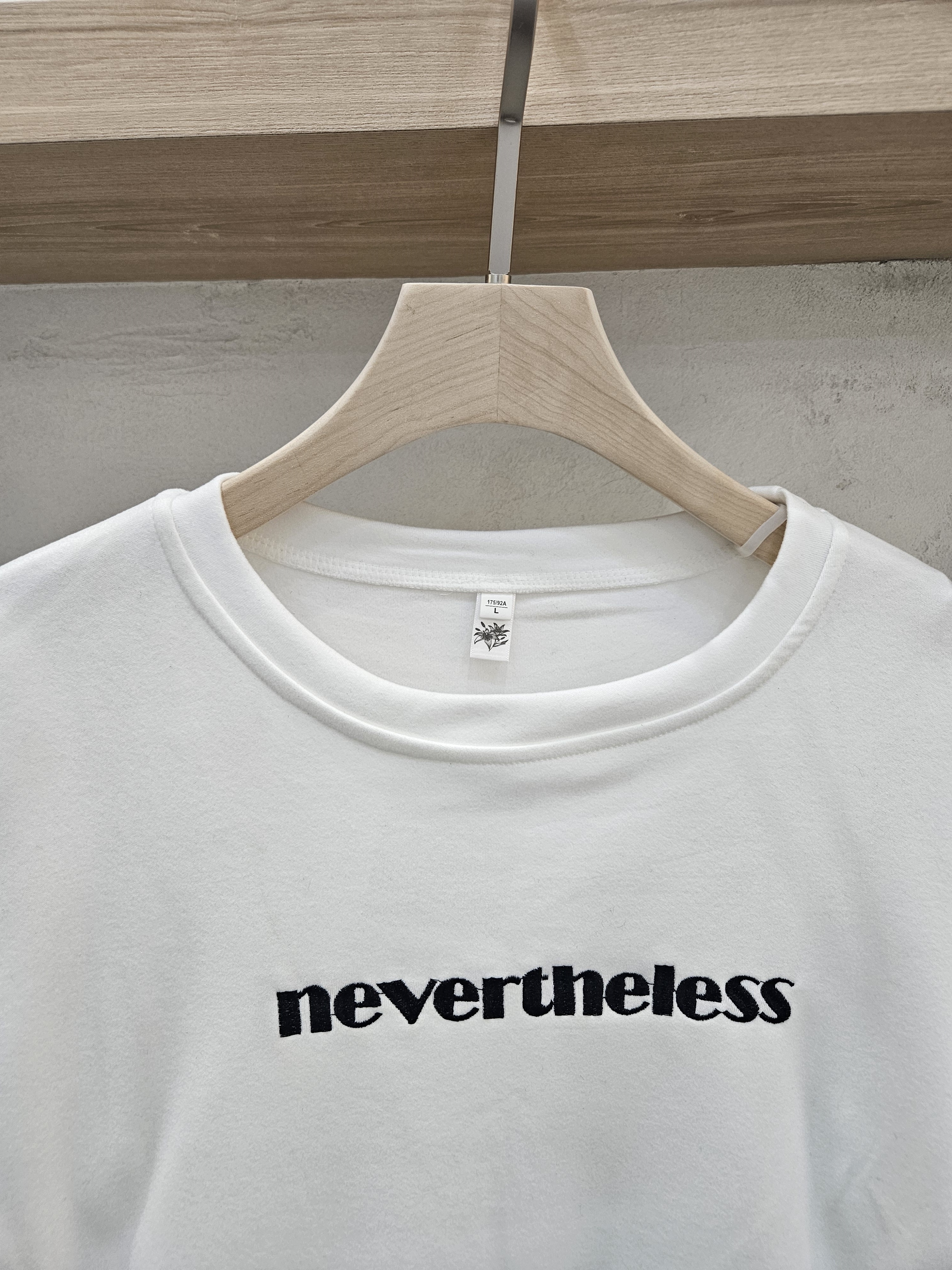 ラウンドネックベーシック長袖レタリングTシャツ | 詳細画像2