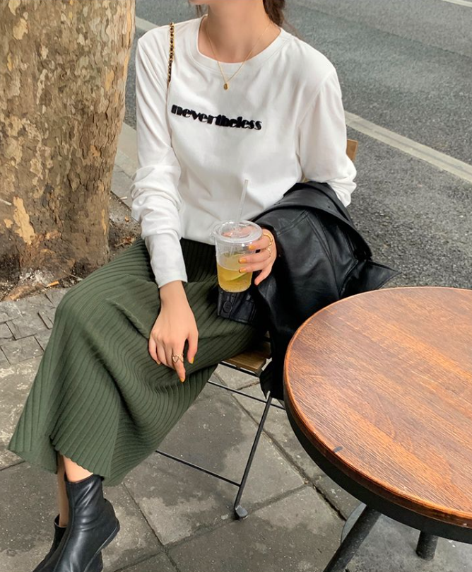 ラウンドネックベーシック長袖レタリングTシャツ | 詳細画像3