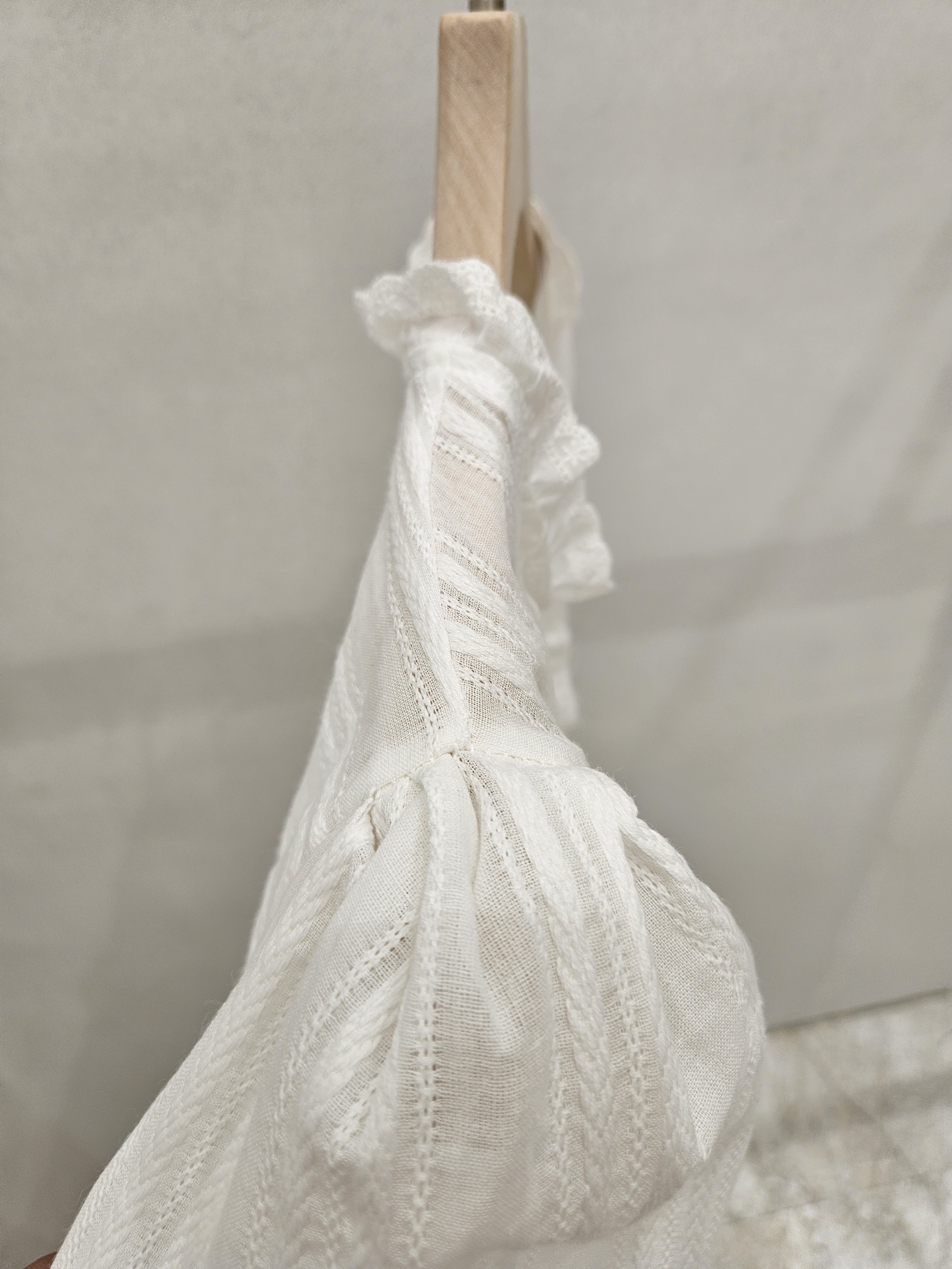 レースコットンボタンパフスリーブ長袖フリル ネックブラウス | 詳細画像13