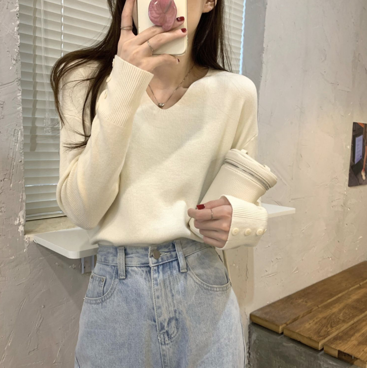 Vネック長袖ボタンスリーブニット | 詳細画像10