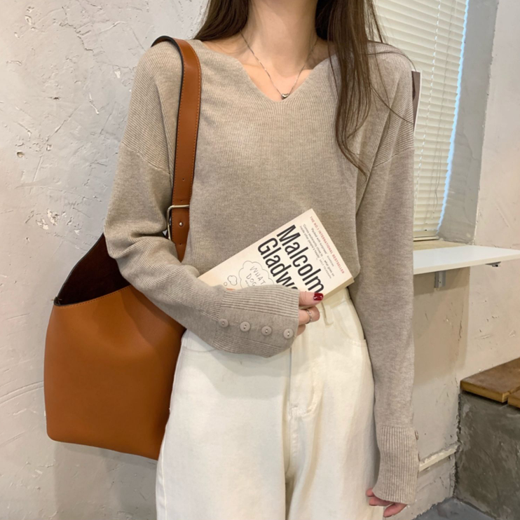 Vネック長袖ボタンスリーブニット | 詳細画像17