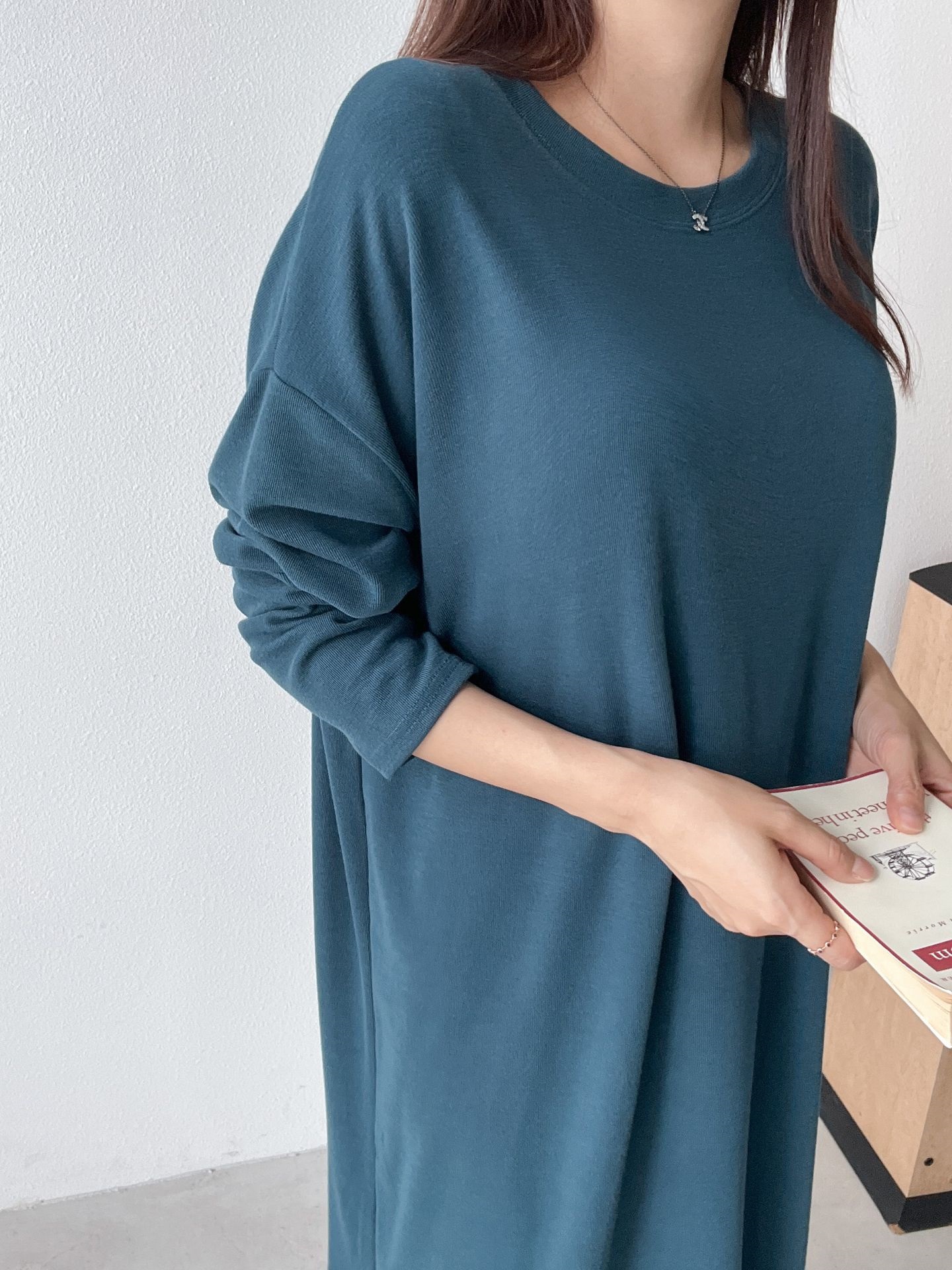 ラウンドネックボクシーロング長袖無地ワンピース | 詳細画像22