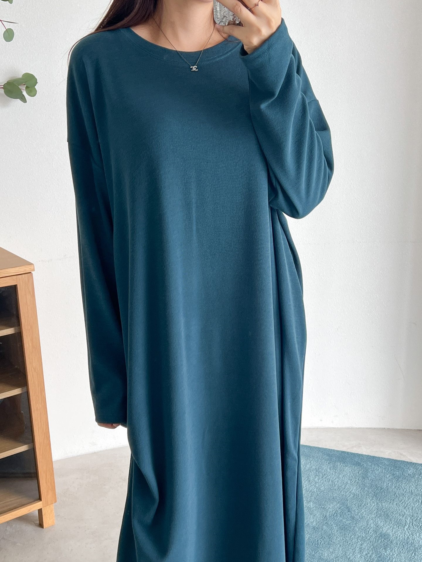 ラウンドネックボクシーロング長袖無地ワンピース | 詳細画像24