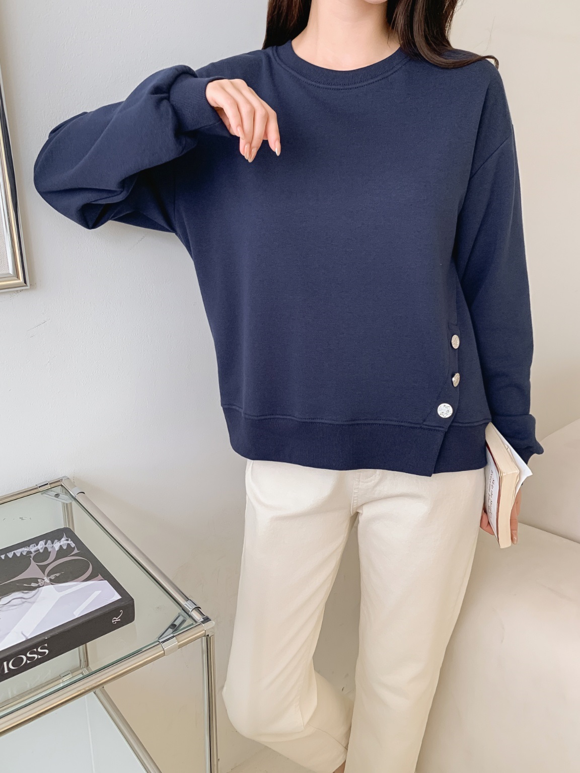 ラウンドネック長袖ダイアゴナルボタンスウェット | 詳細画像2