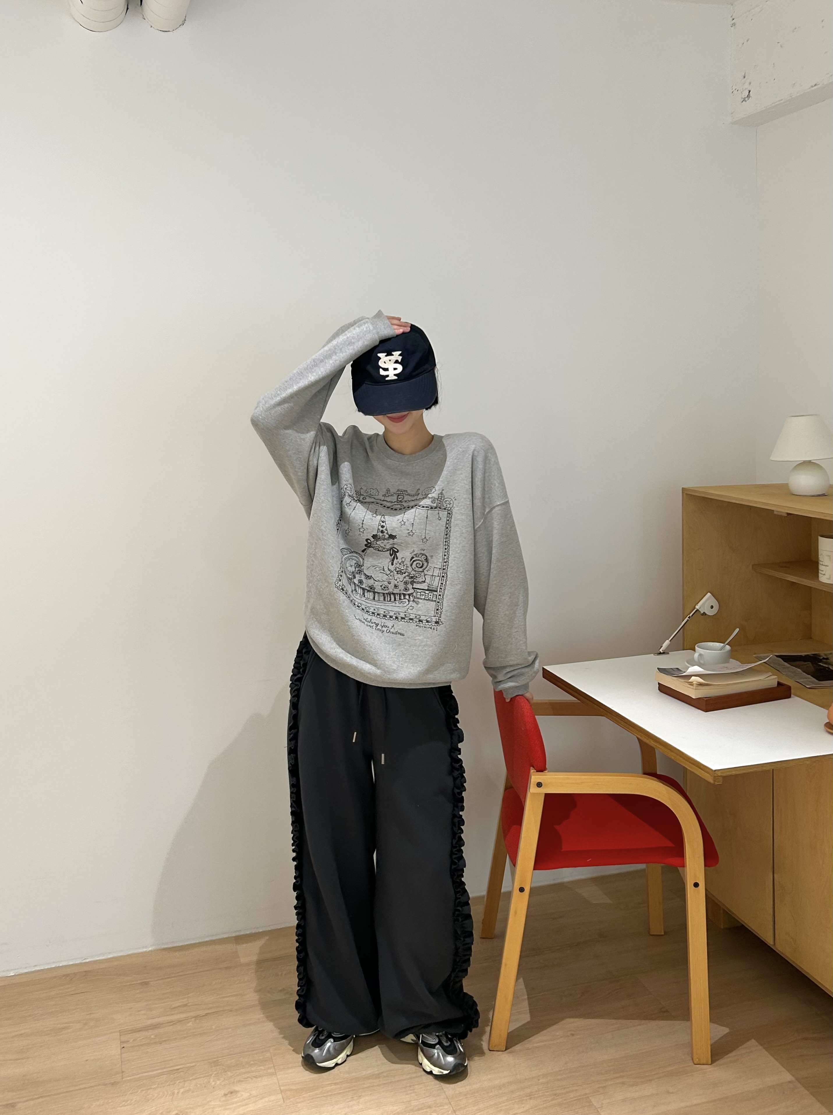 ラウンドネックオーバーサイズルーズ長袖ハーフドロップショルダープリントスウェット | 詳細画像12