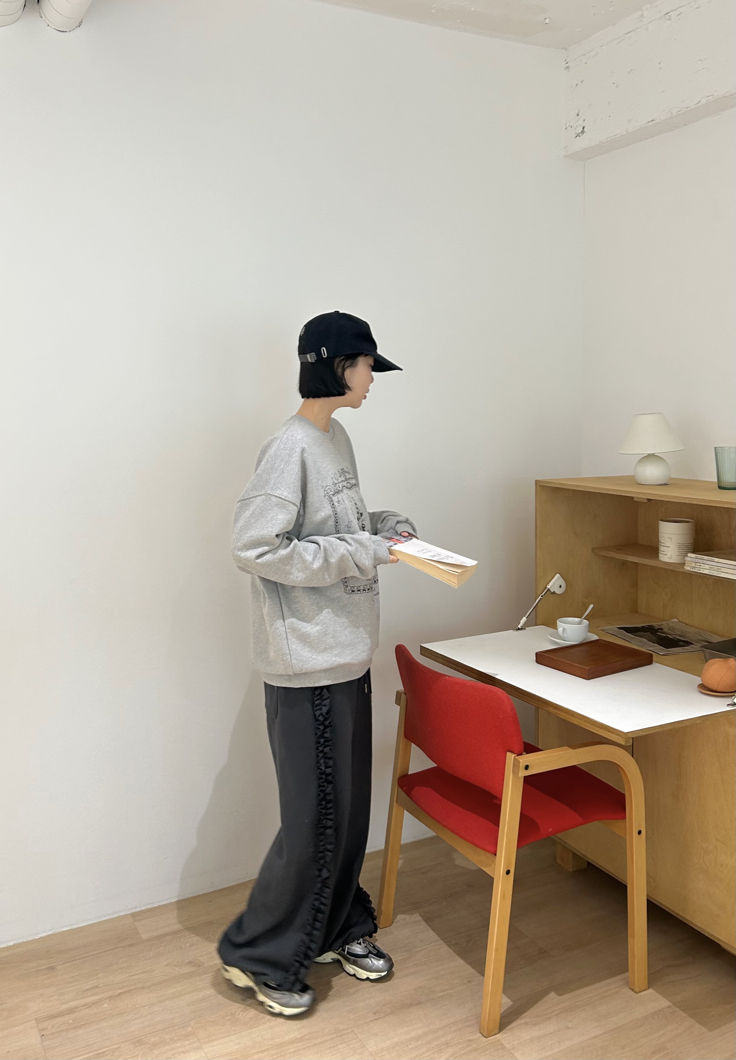 ラウンドネックオーバーサイズルーズ長袖ハーフドロップショルダープリントスウェット | 詳細画像13