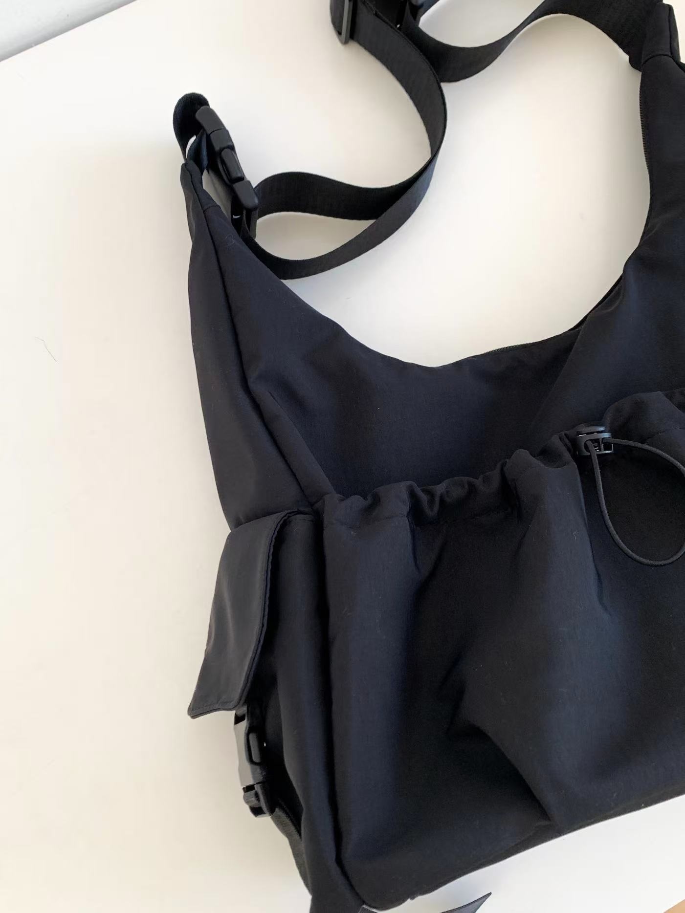 ジップアップバックルポケットドローコード無地ショルダーバッグ | 詳細画像13